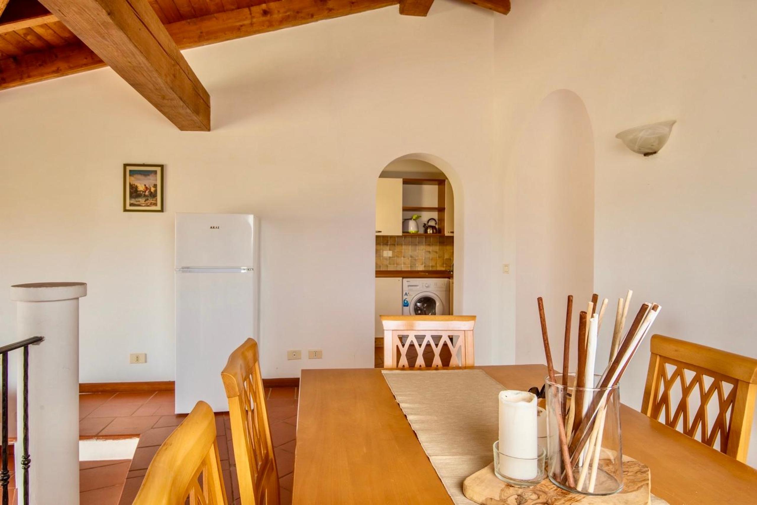 ISA-Villas with air conditioning, shared pool and private outdoor space just a few km from La Pelosa beach