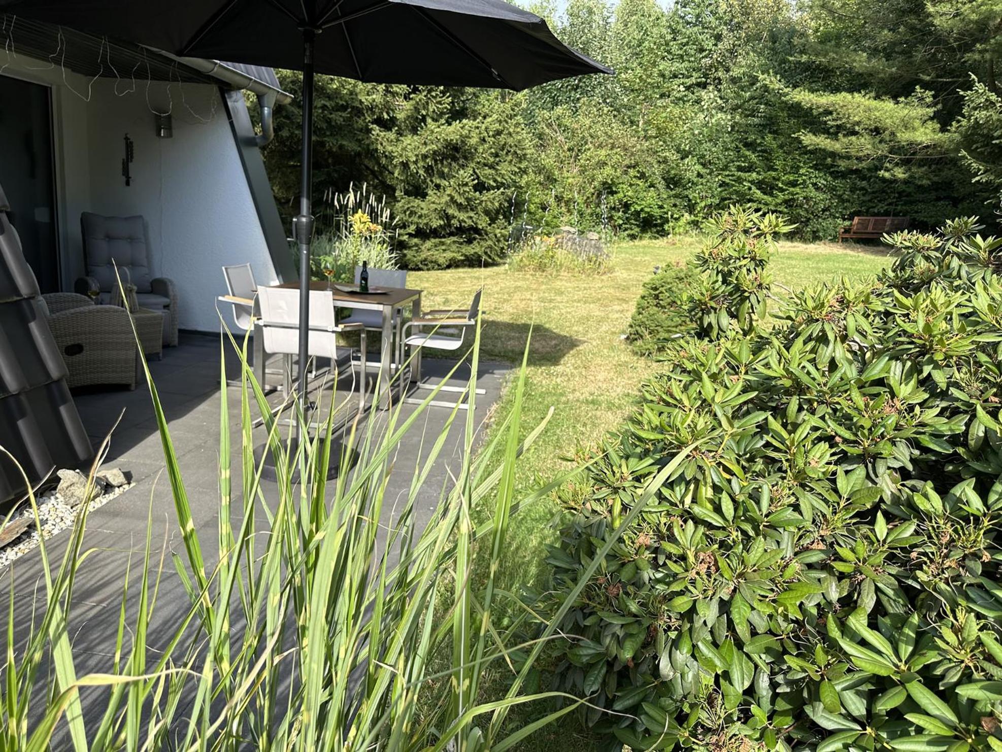 Schönes Ferienhaus 400m vom See, Sauna, Kamin, Klima, Garten