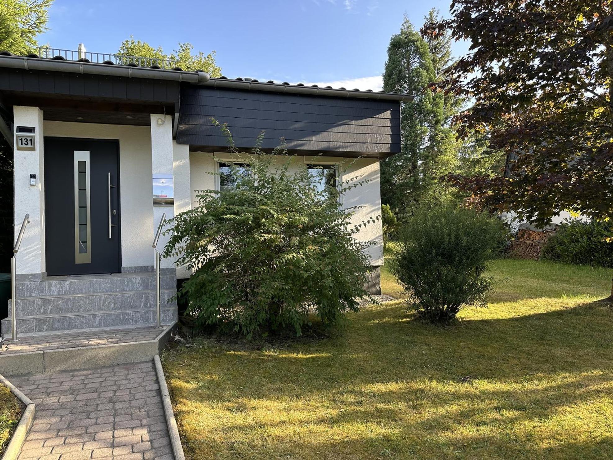 Schönes Ferienhaus 400m vom See, Sauna, Kamin, Klima, Garten
