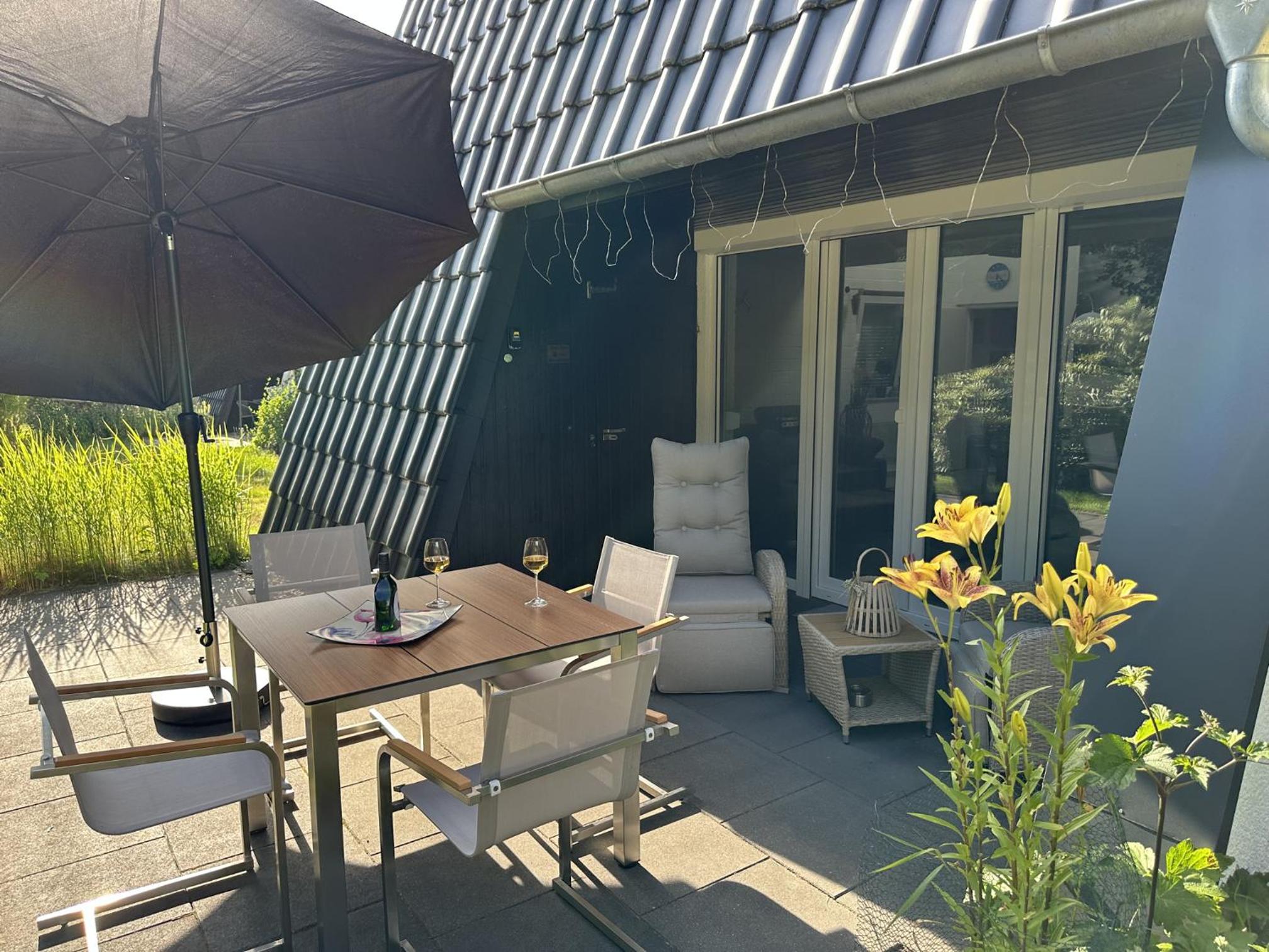Schönes Ferienhaus 400m vom See, Sauna, Kamin, Klima, Garten