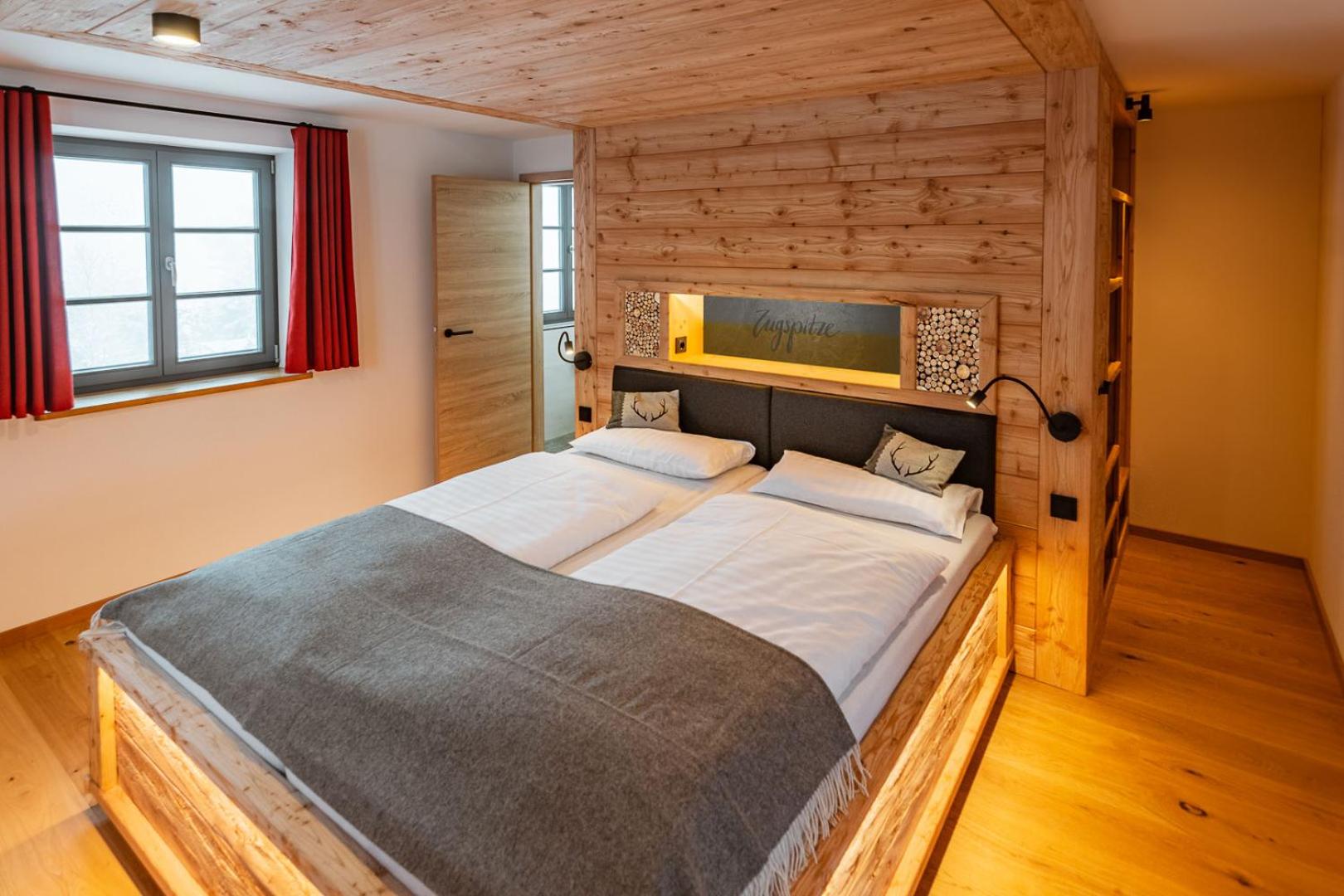 Zugspitze Apartement Morgen.Rot
