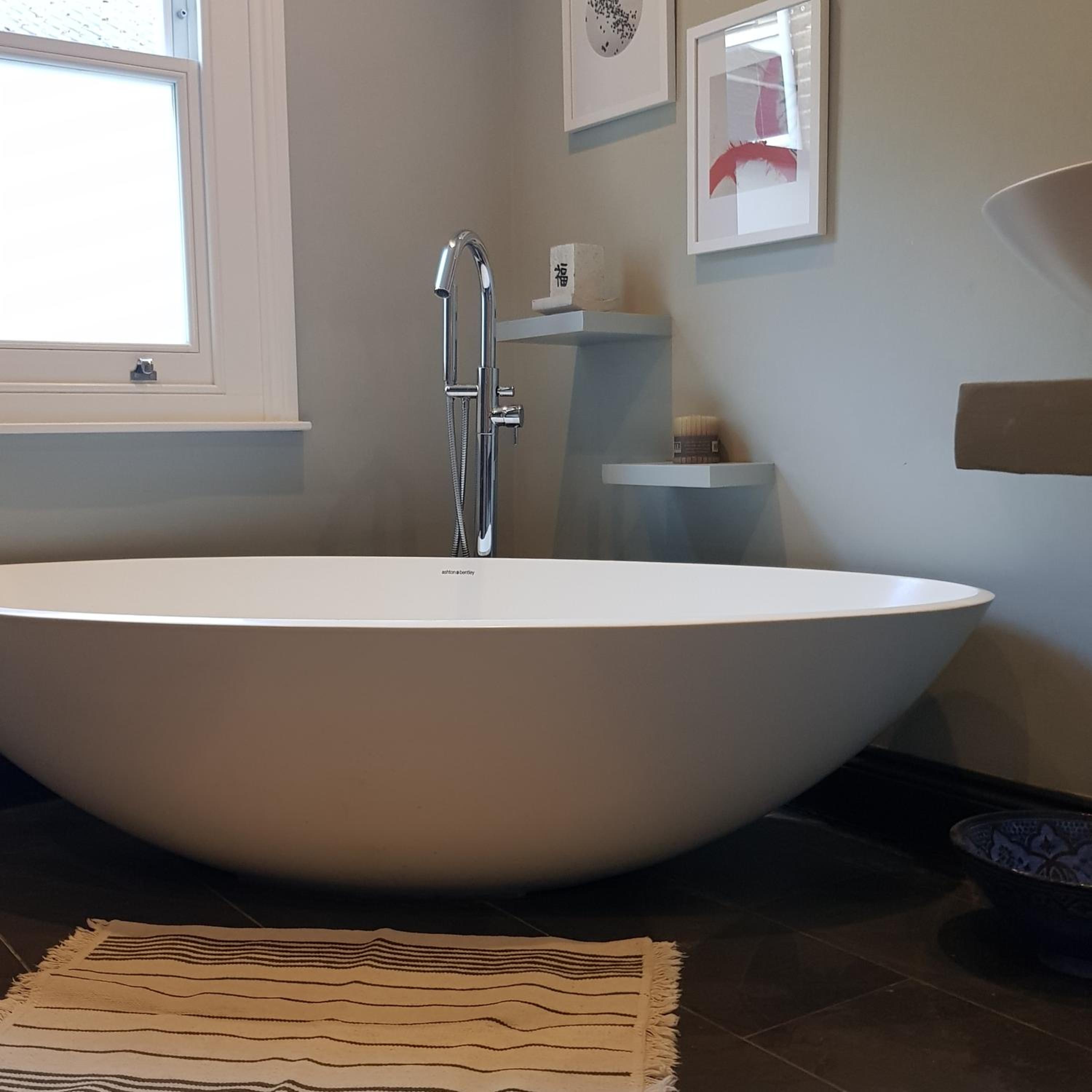 Beautiful private room in Queens Park townhouse
