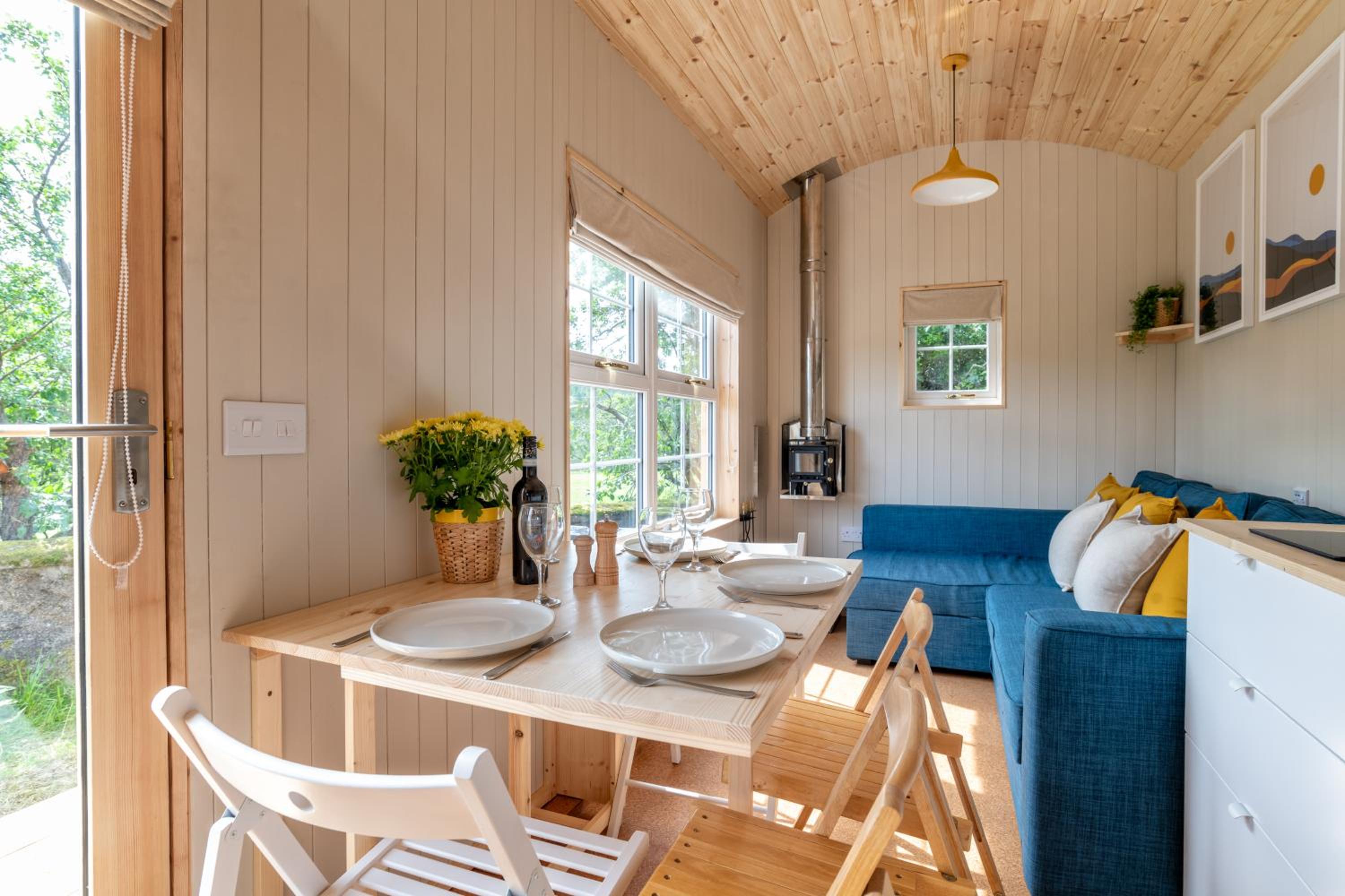 Hotel Exceptional Tiny House With Wood Burner And Hot Tub In Cairngorms