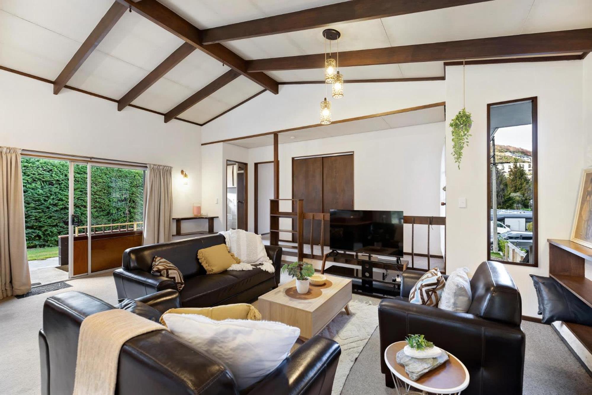Character Retro Family home in Queenstown view 3