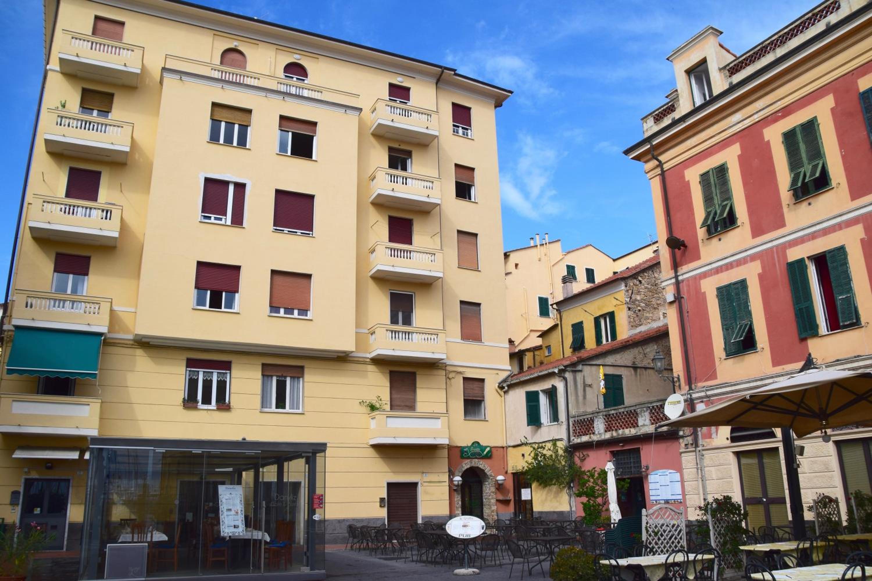 Sunrise Apartment Seaview 100m to Beach - Happy Rentals