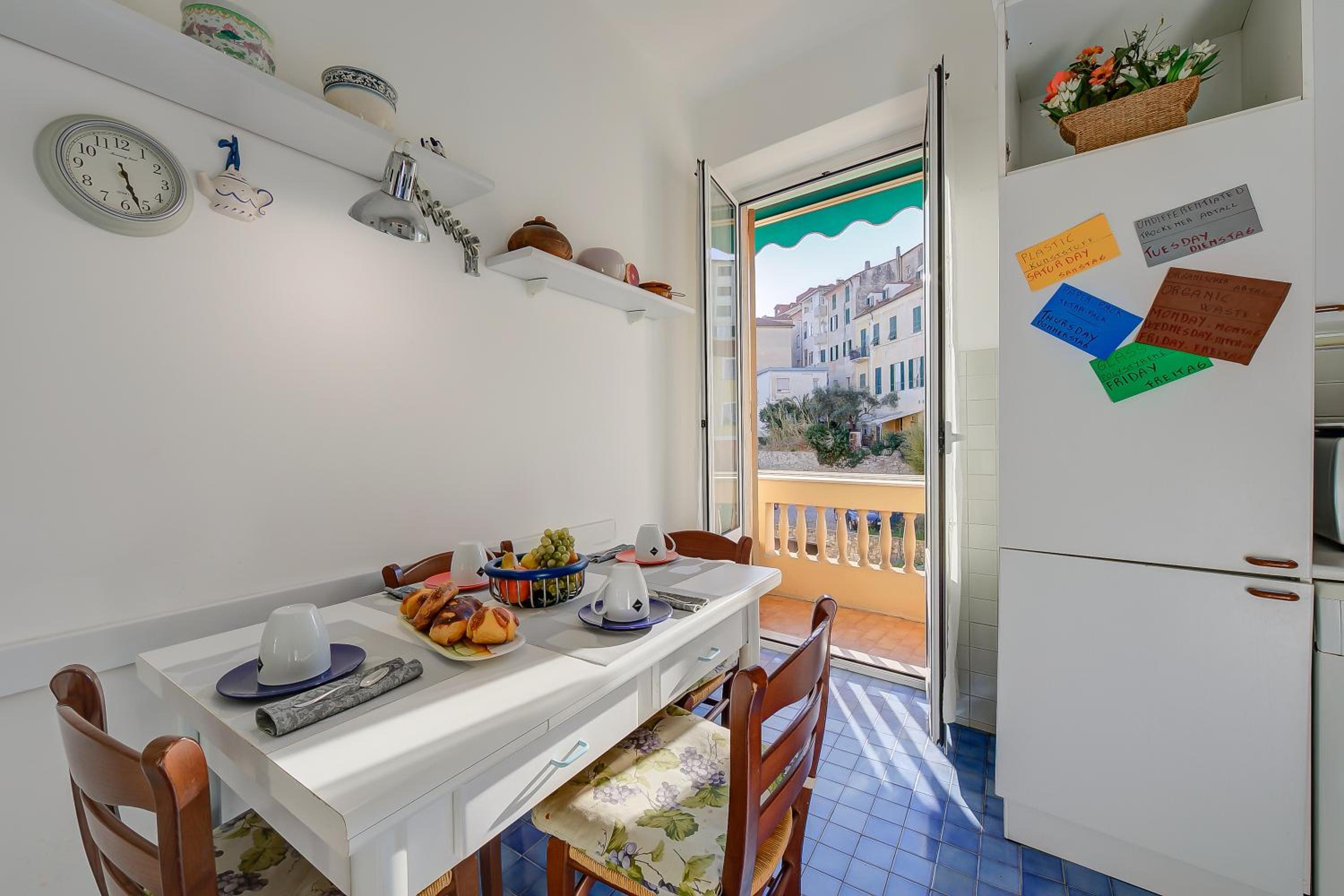 Sunrise Apartment Seaview 100m to Beach - Happy Rentals