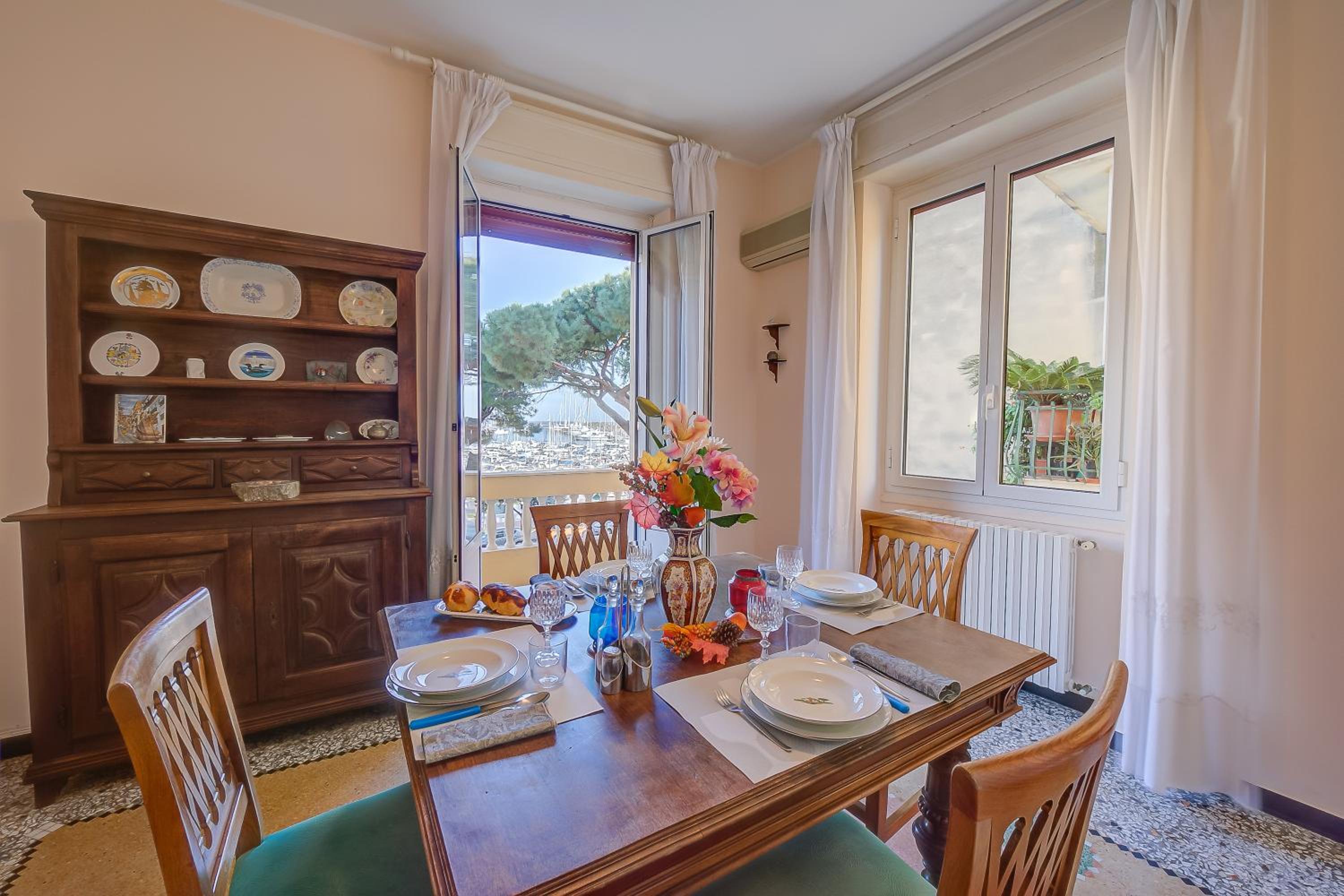 Sunrise Apartment Seaview 100m to Beach - Happy Rentals