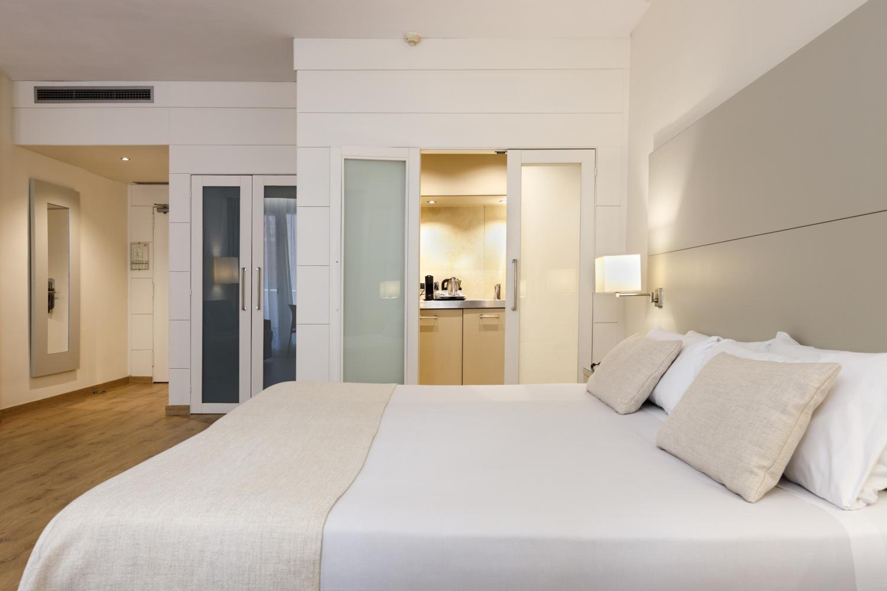 Aparthotel Mariano Cubi Barcelona-2