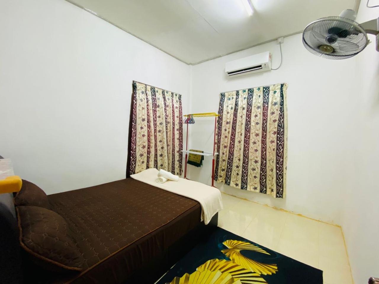 Homestay Ummi Gong Badak photo 2