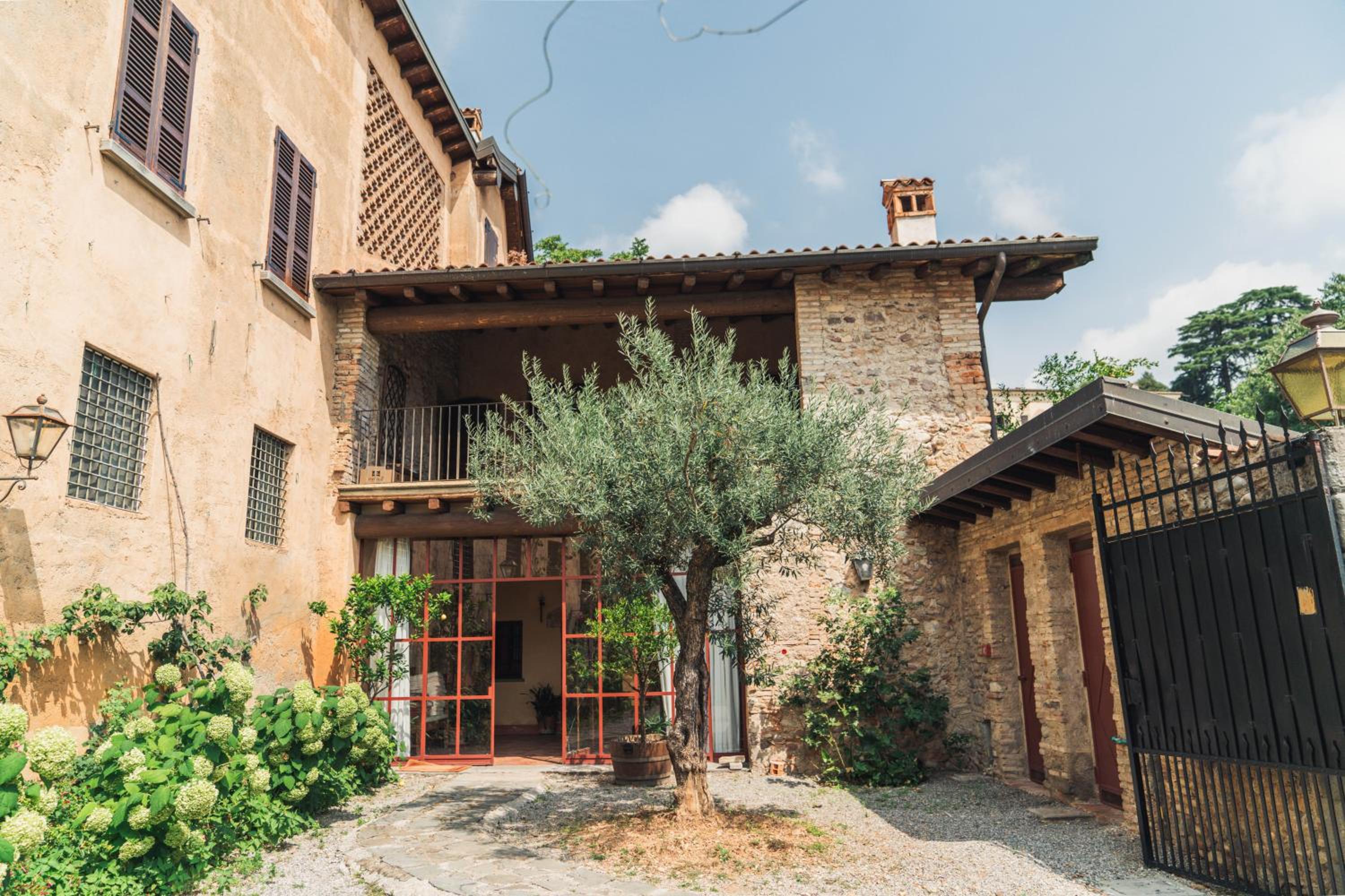 Franciacorta Country Lodges view 3