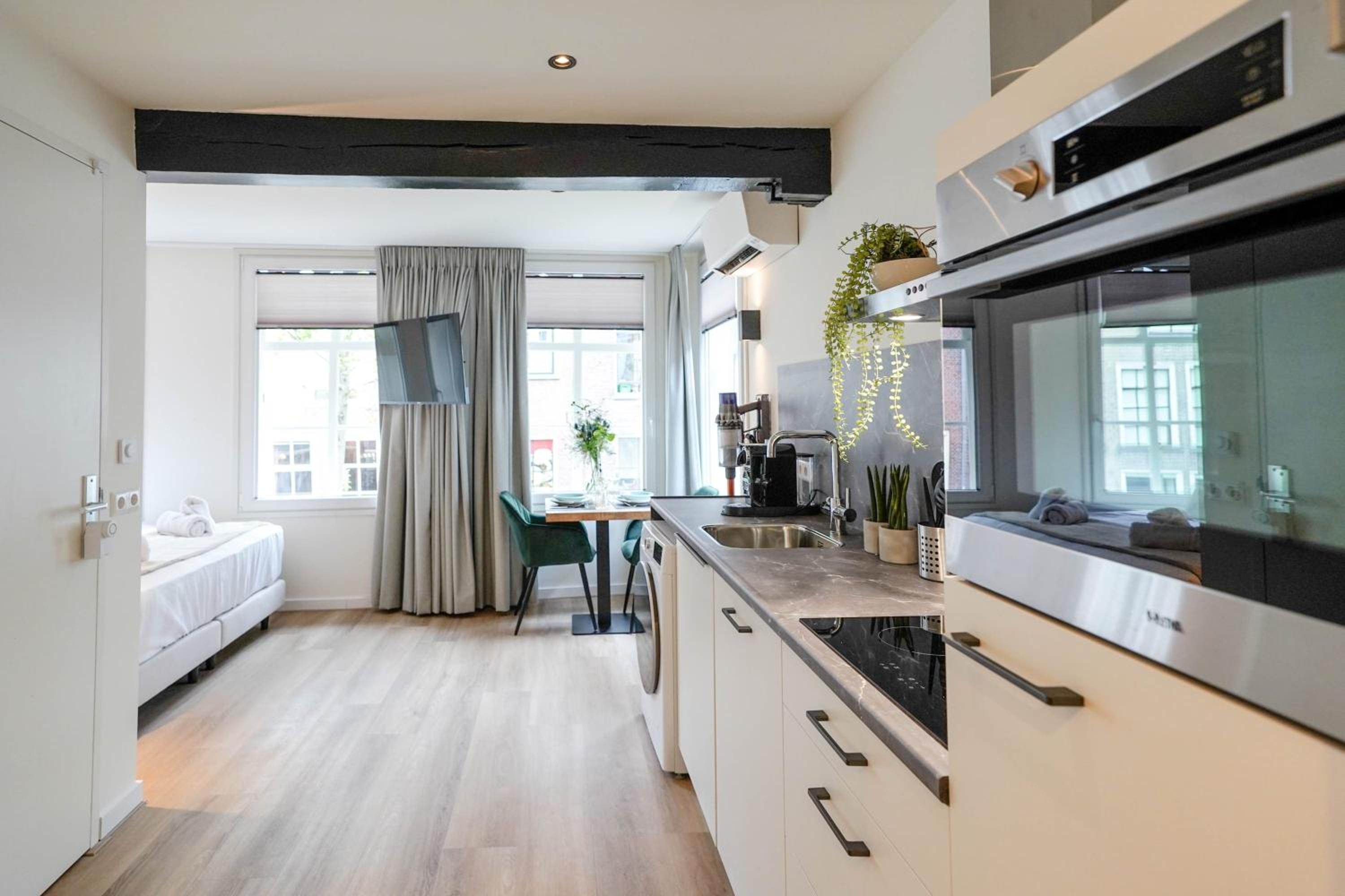 Deluxe 20m2 Canal View view 4