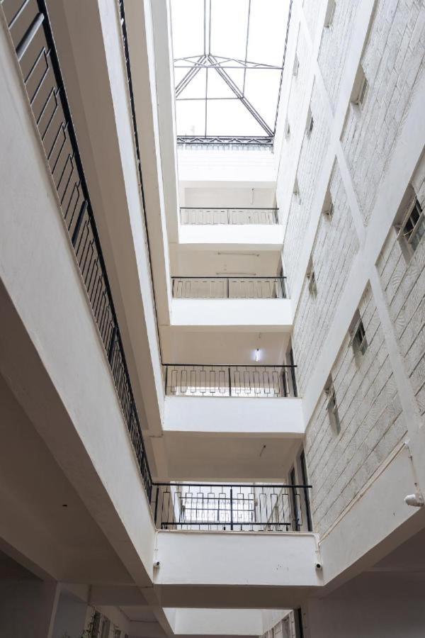Shalom Studio city Apartments. view 3