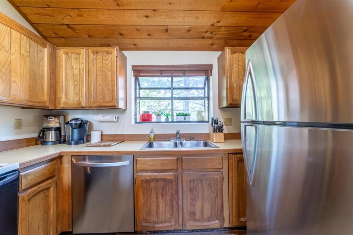 #562- Mountain Views, Steps to Shuttle and Golf Course, 3BR 3BA Condo view 2