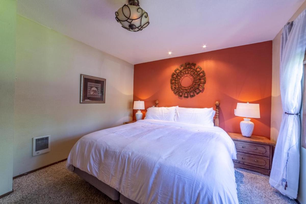 #562- Mountain Views, Steps to Shuttle and Golf Course, 3BR 3BA Condo view 5