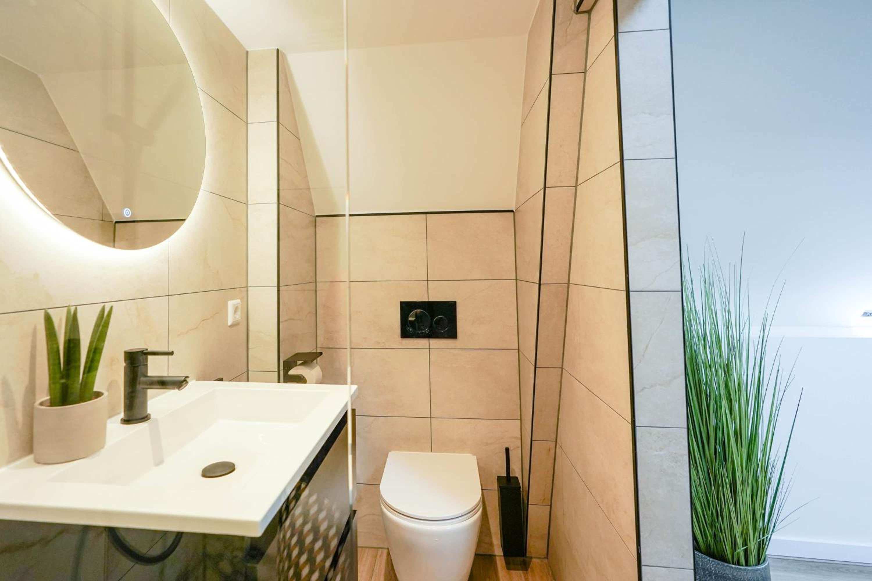 Romantic 35m2 City Center Suite view 3