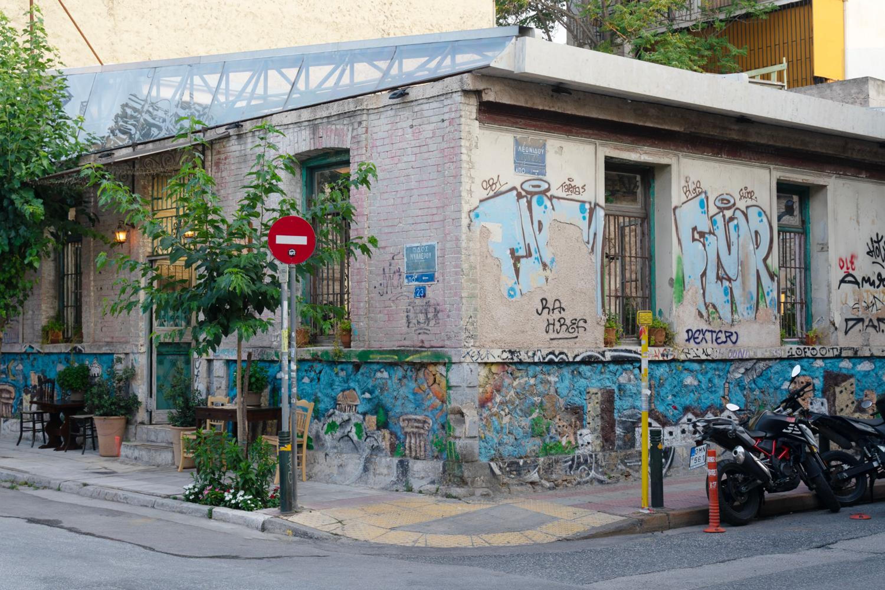 Comfy 2 Bedroom Apartment with Balcony in Athens