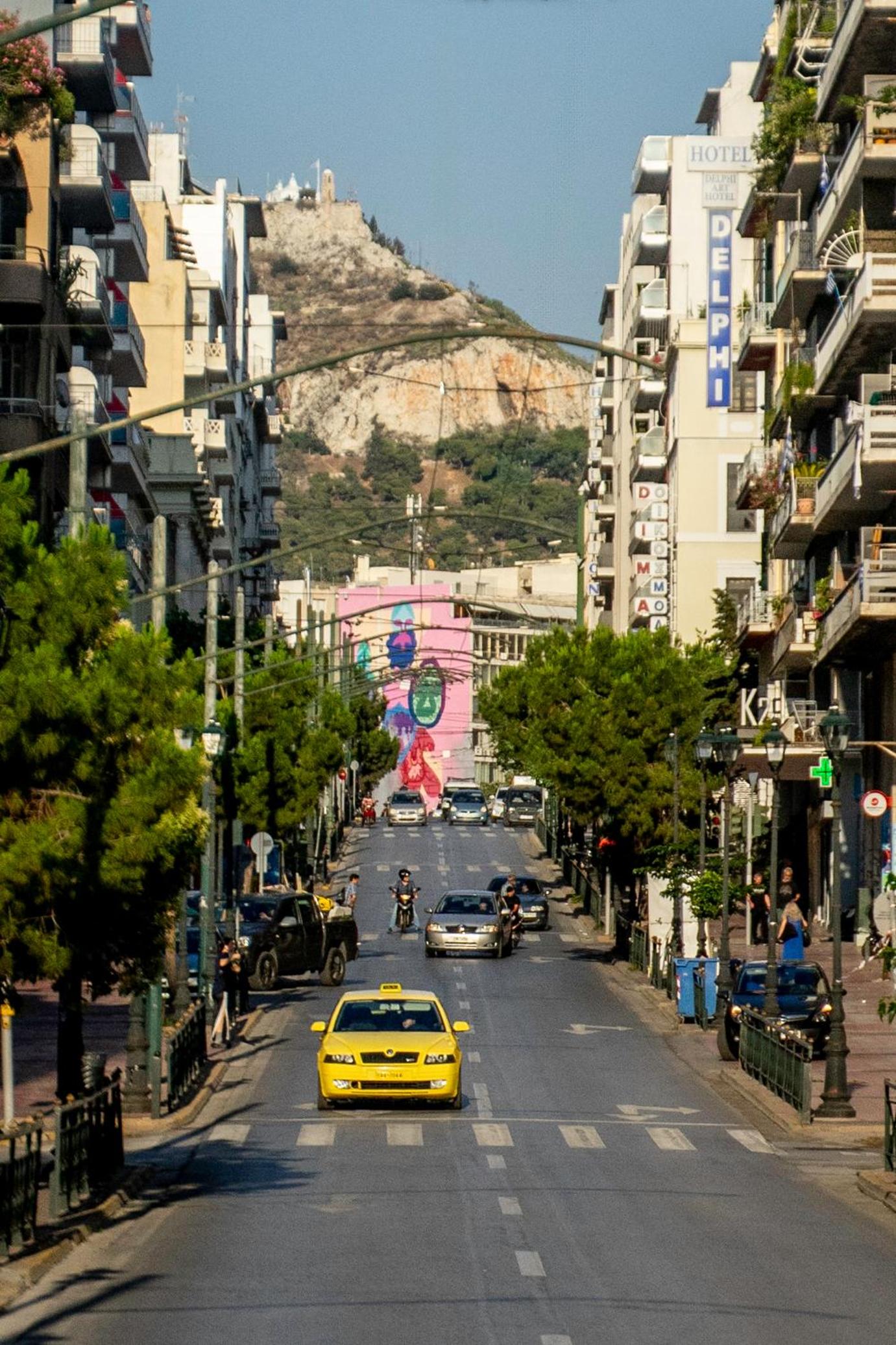 Comfy 2 Bedroom Apartment with Balcony in Athens