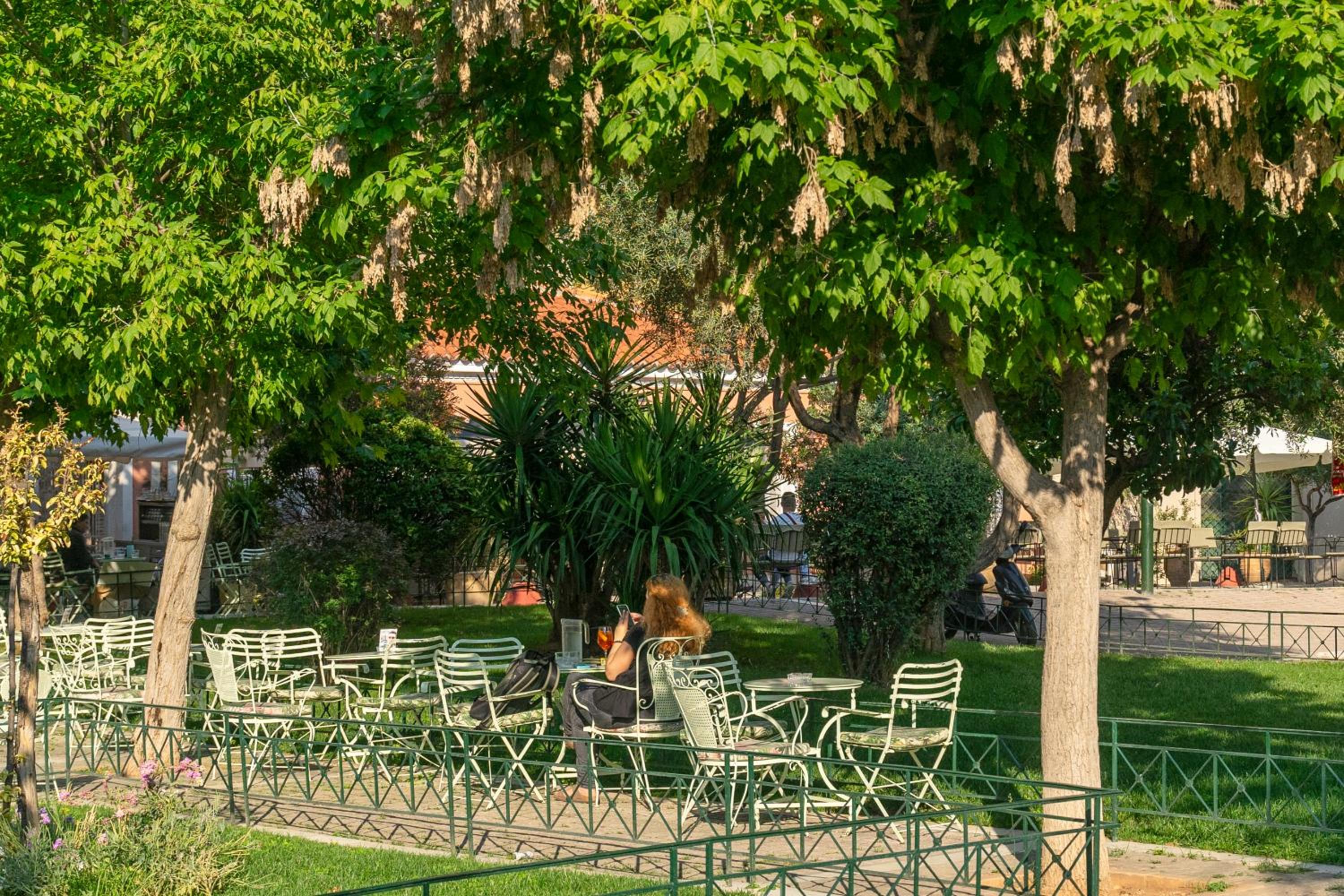Comfy 2 Bedroom Apartment with Balcony in Athens