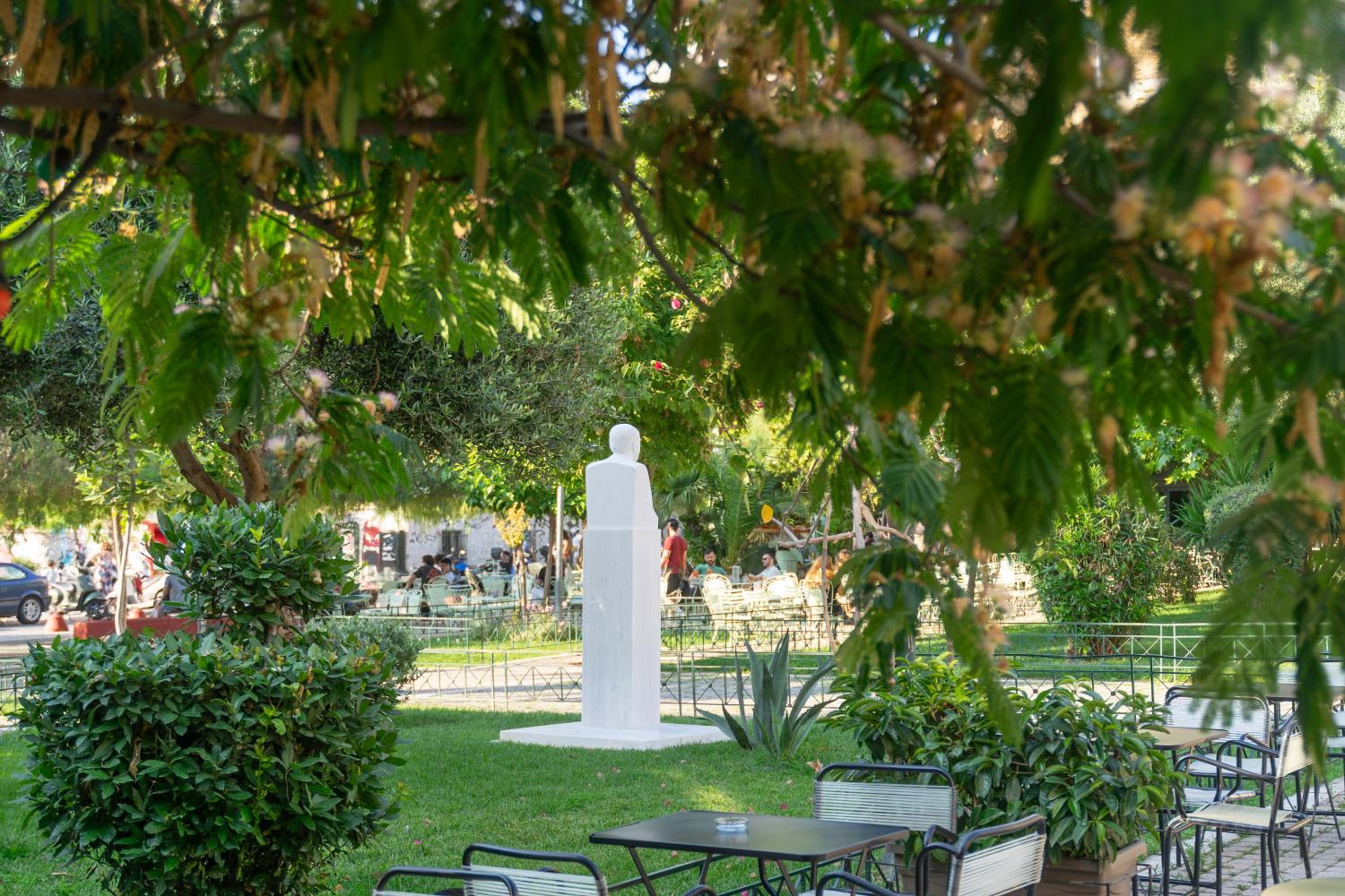 Comfy 2 Bedroom Apartment with Balcony in Athens