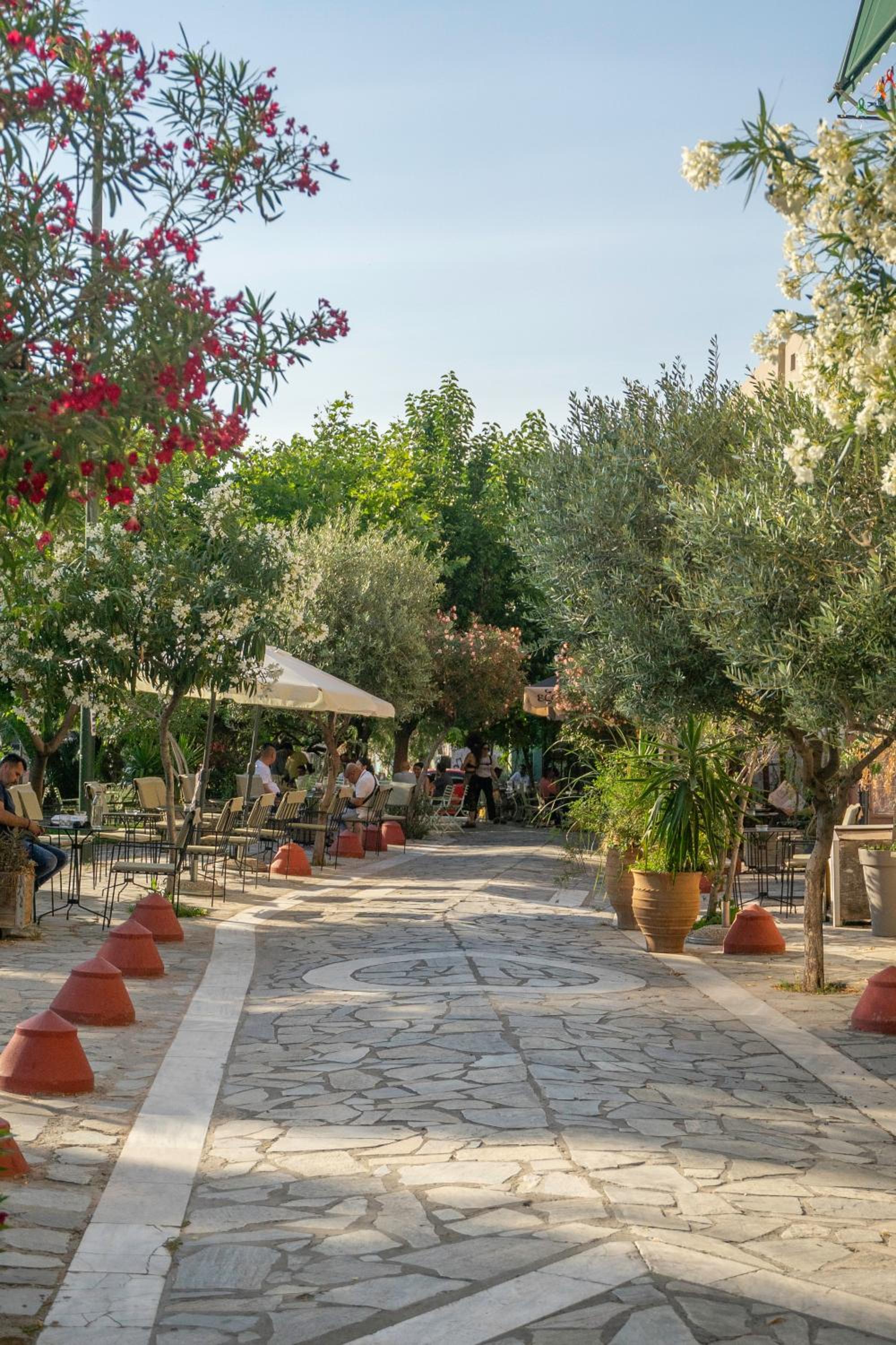 Comfy 2 Bedroom Apartment with Balcony in Athens