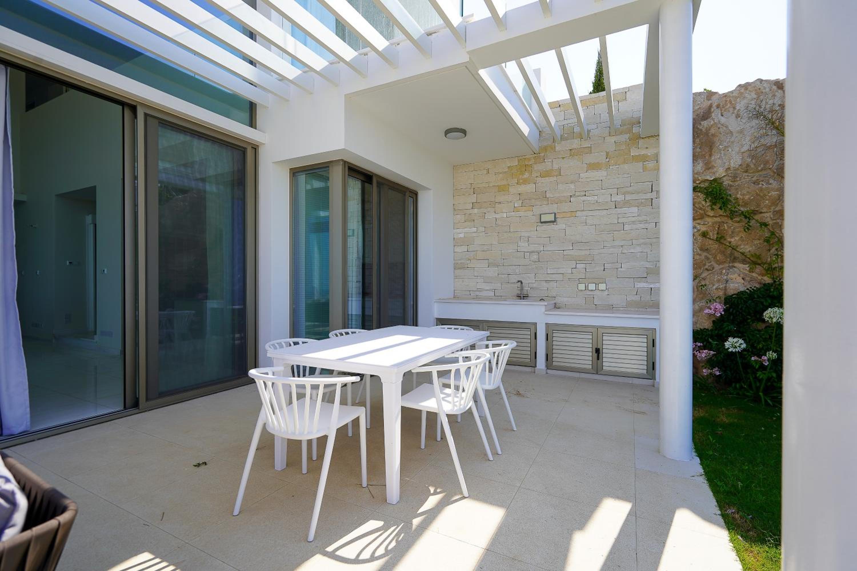 Resitour - Karina Heights Villas