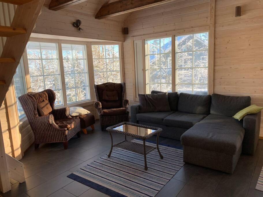 Villa Riihitonttu - Cozy Cabin for 8 Guests