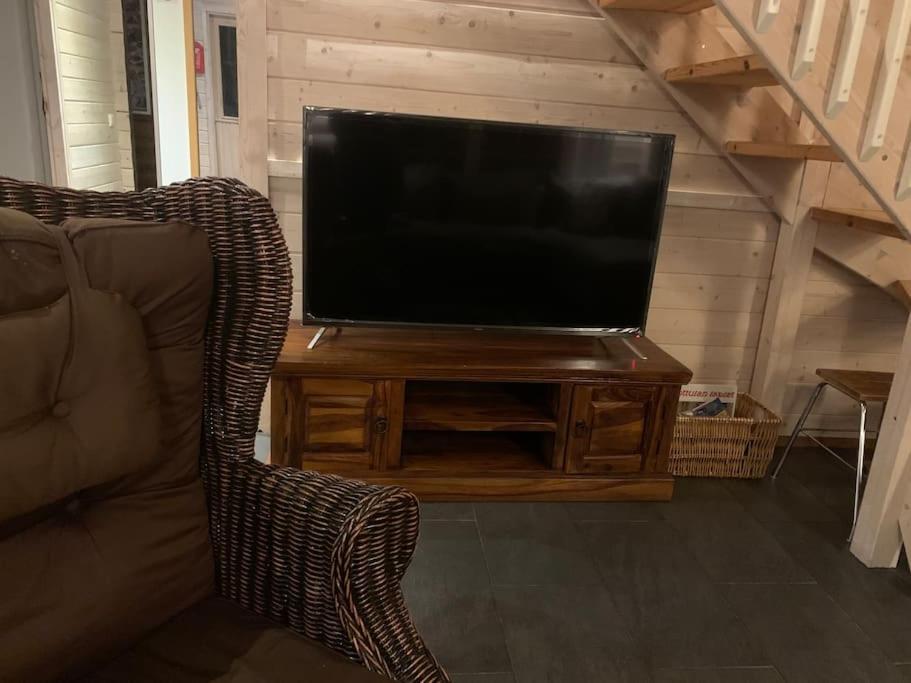 Villa Riihitonttu - Cozy Cabin for 8 Guests