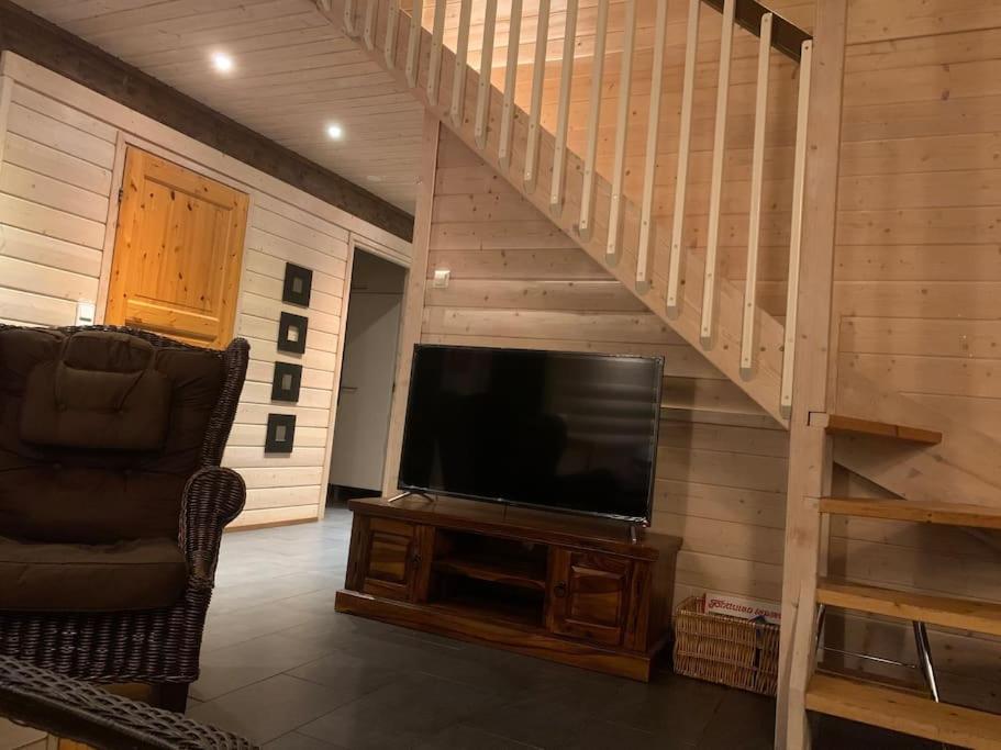 Villa Riihitonttu - Cozy Cabin for 8 Guests