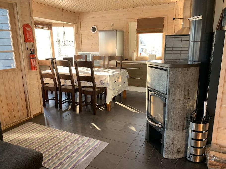 Villa Riihitonttu - Cozy Cabin for 8 Guests