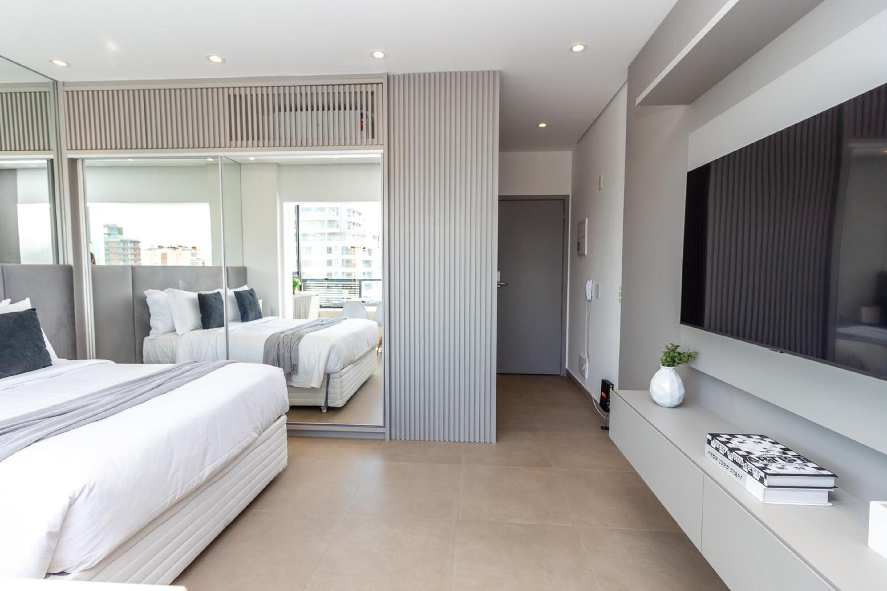 360 VN Capote Valente by Housi