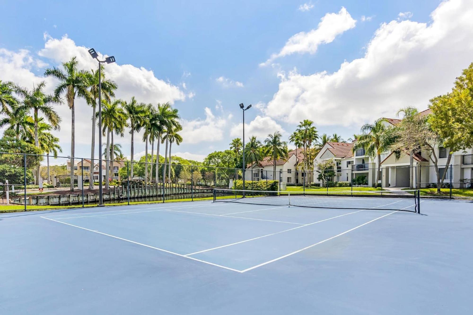 Comfy Apartments at Sheridan Ocean Club in Florida view 3