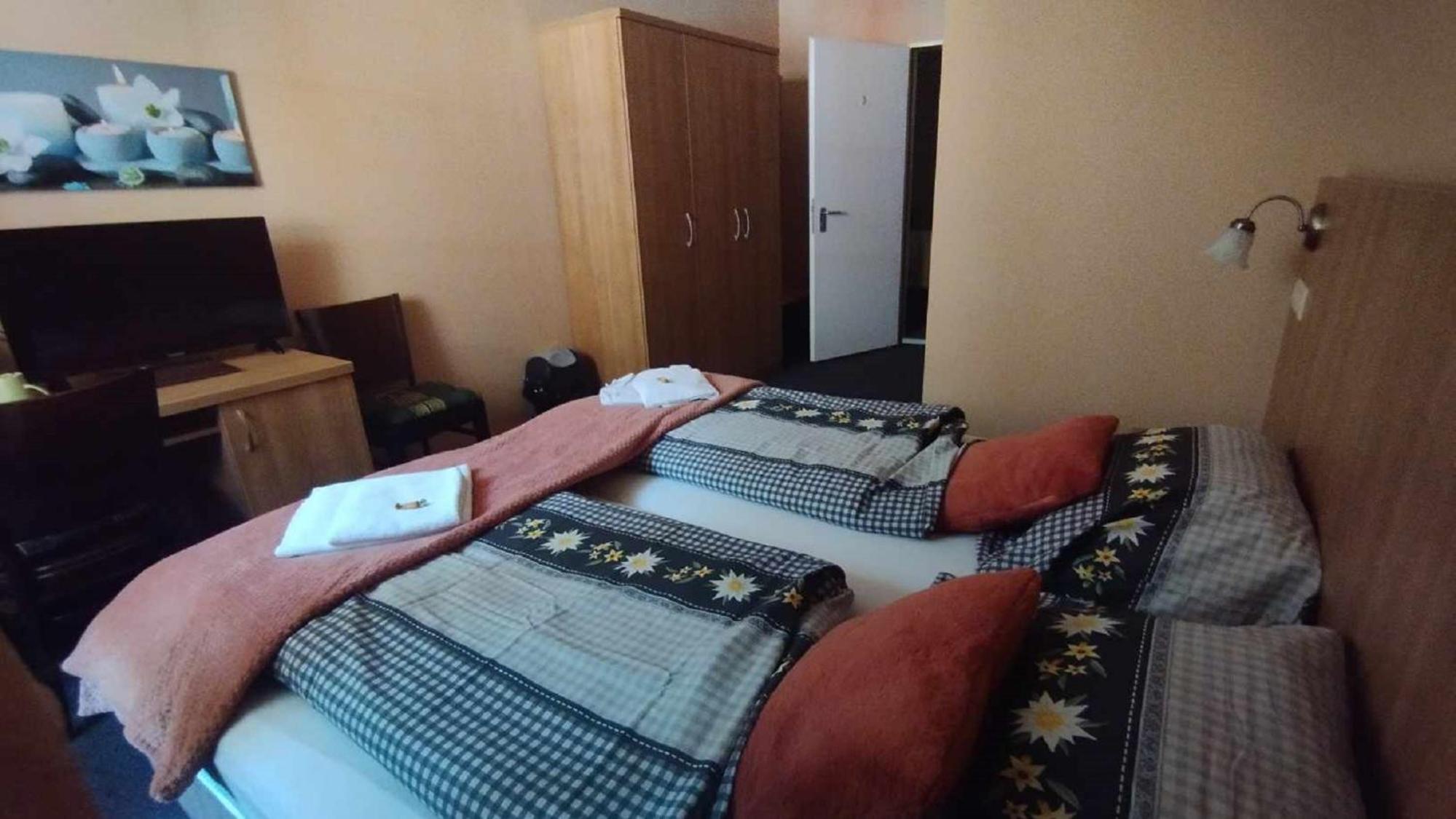 Jasmin Pension Central Location Shared Kitchen Pet Friendly