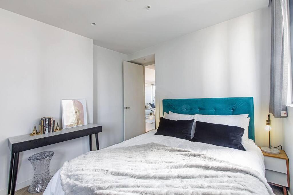 Premium Albert Park Grand Prix Apartment by Ready Set Host