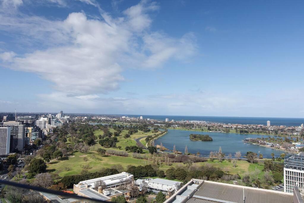 Premium Albert Park Grand Prix Apartment by Ready Set Host