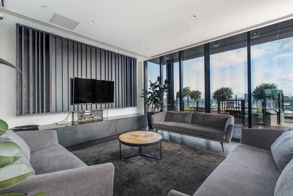 Premium Albert Park Grand Prix Apartment by Ready Set Host