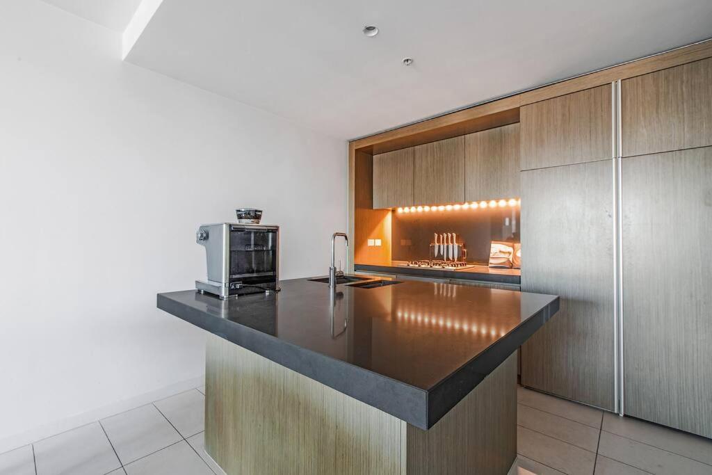 Premium Albert Park Grand Prix Apartment by Ready Set Host