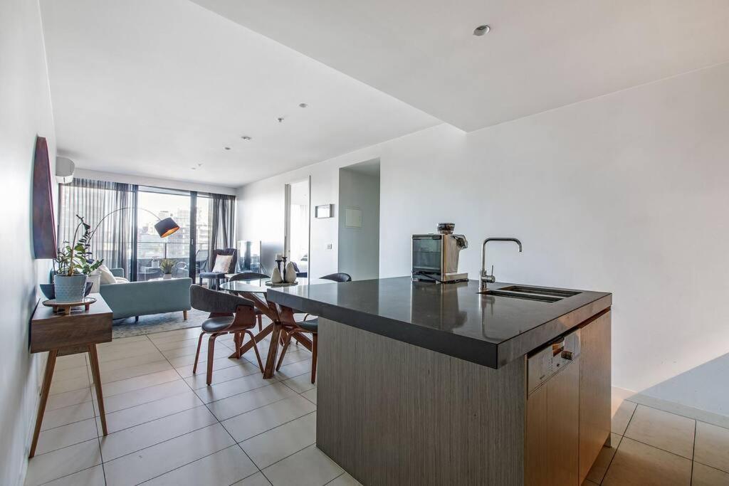 Premium Albert Park Grand Prix Apartment by Ready Set Host