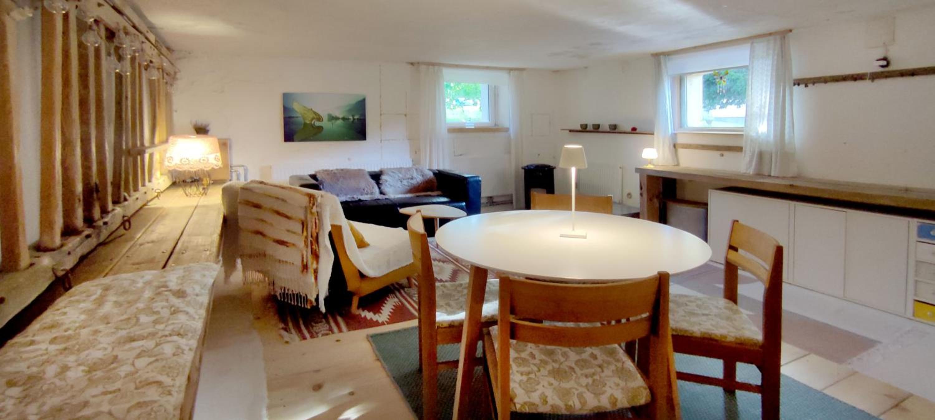 Studio to rent view 3