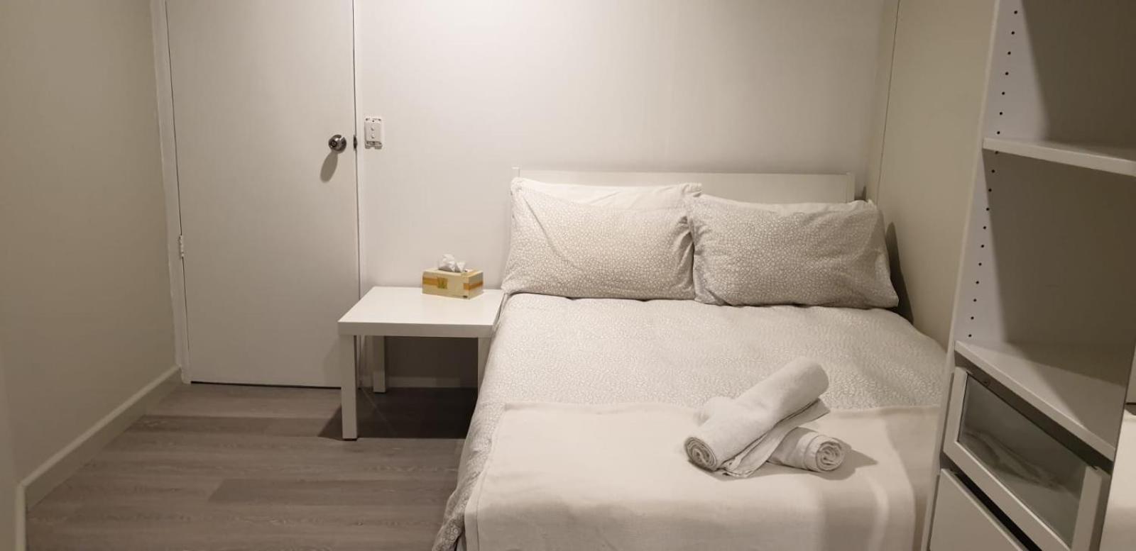 Dana-Cozy Private Room in Shared Central Apt-Rm 1