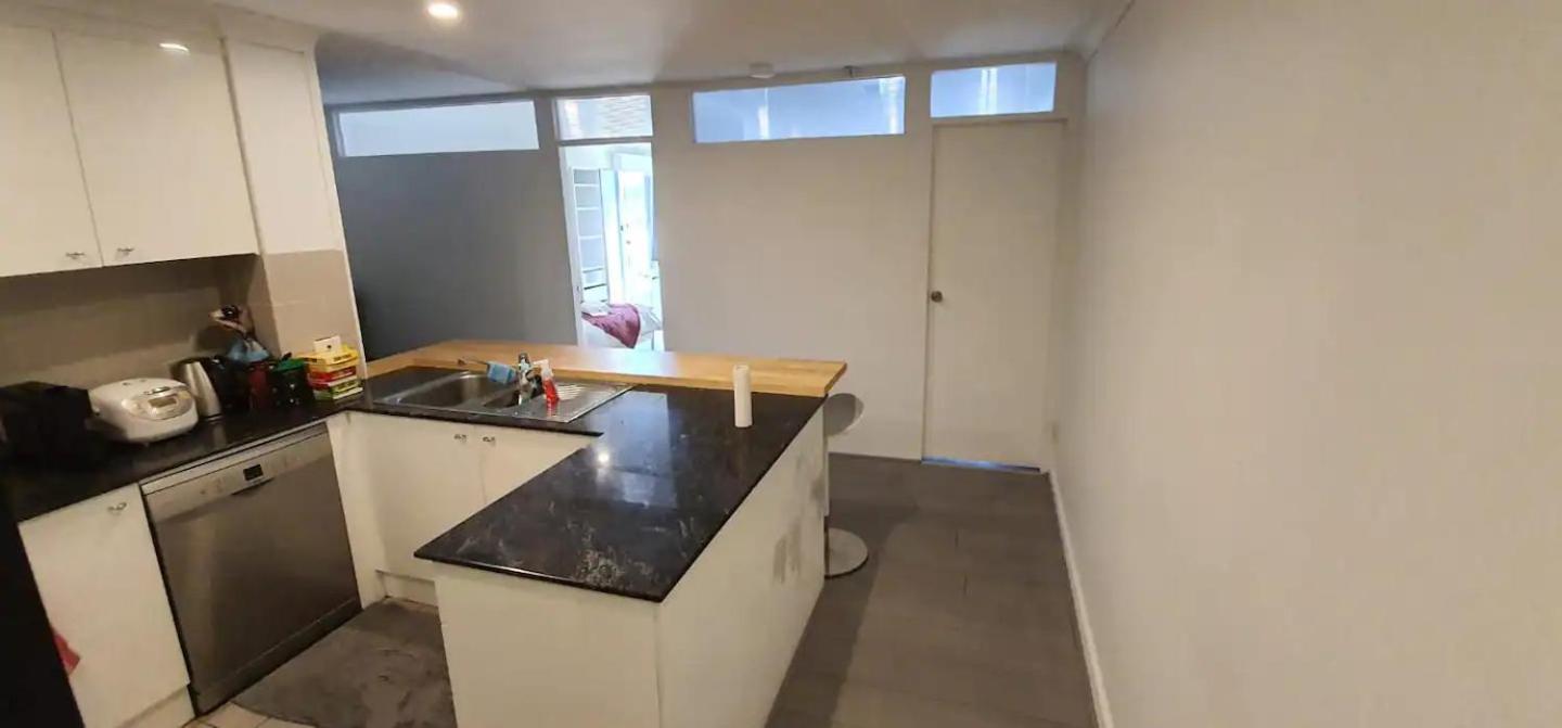 Dana-Cozy Private Room in Shared Central Apt-Rm 1