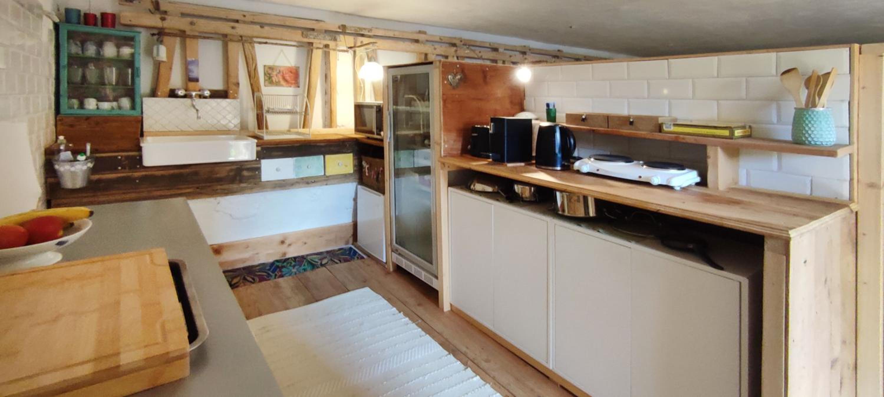 Studio to rent view 4
