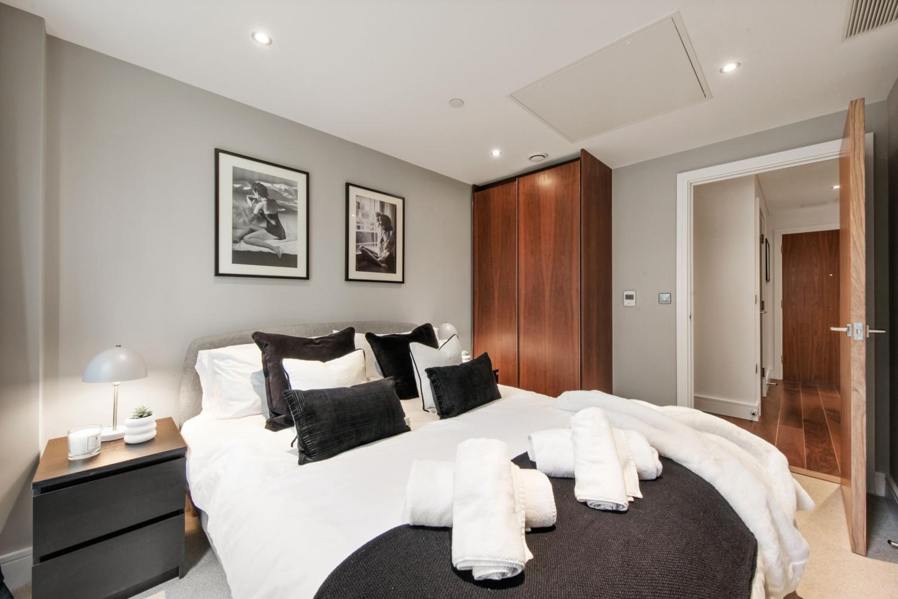 Luxury 1 bed flat, minutes from Canary Wharf and South Quay Station