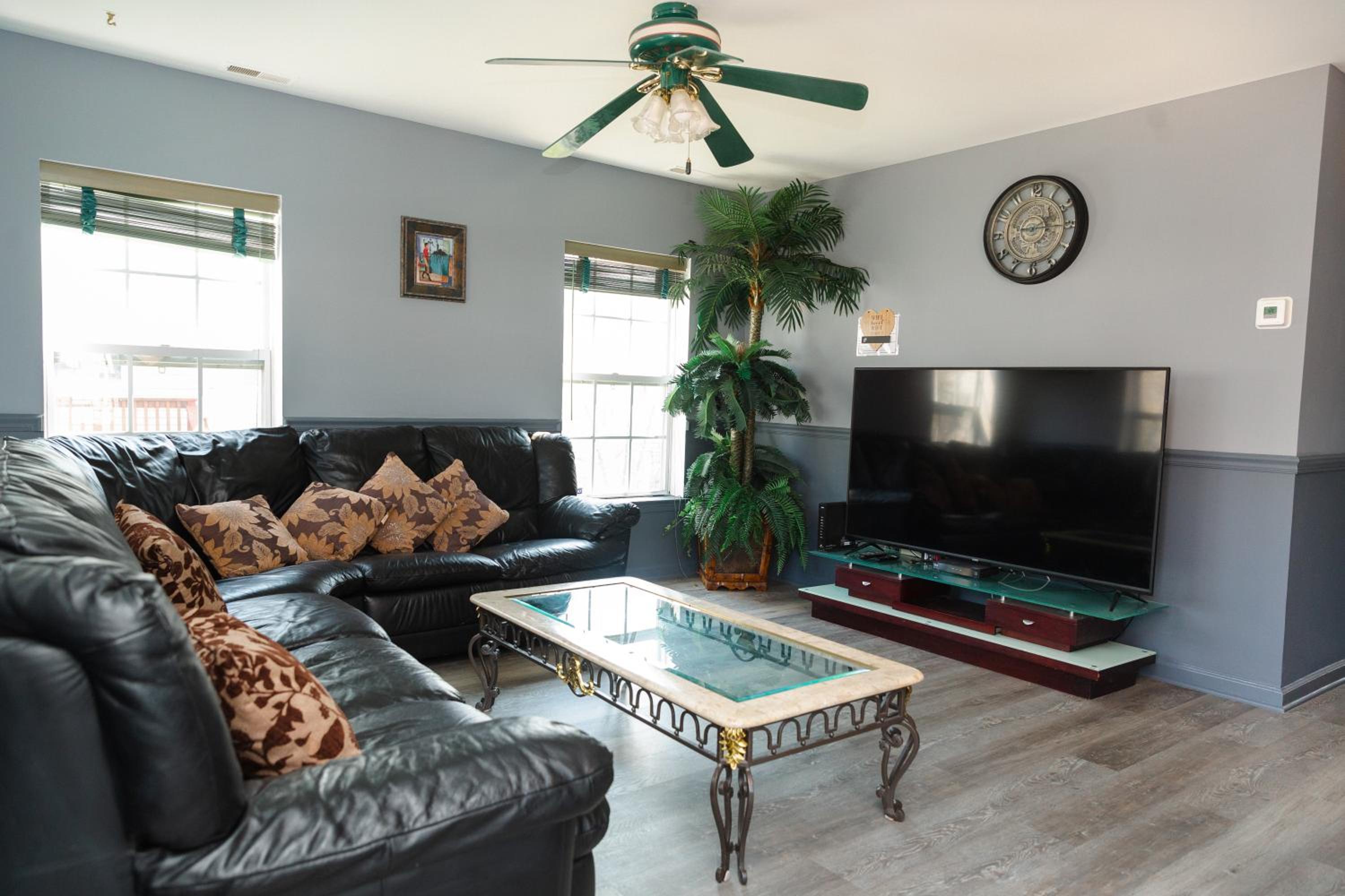 AMAZING!!!! Luxury 5BR, Steps to beach and Fun! Fully Renovated Beach house! view 3