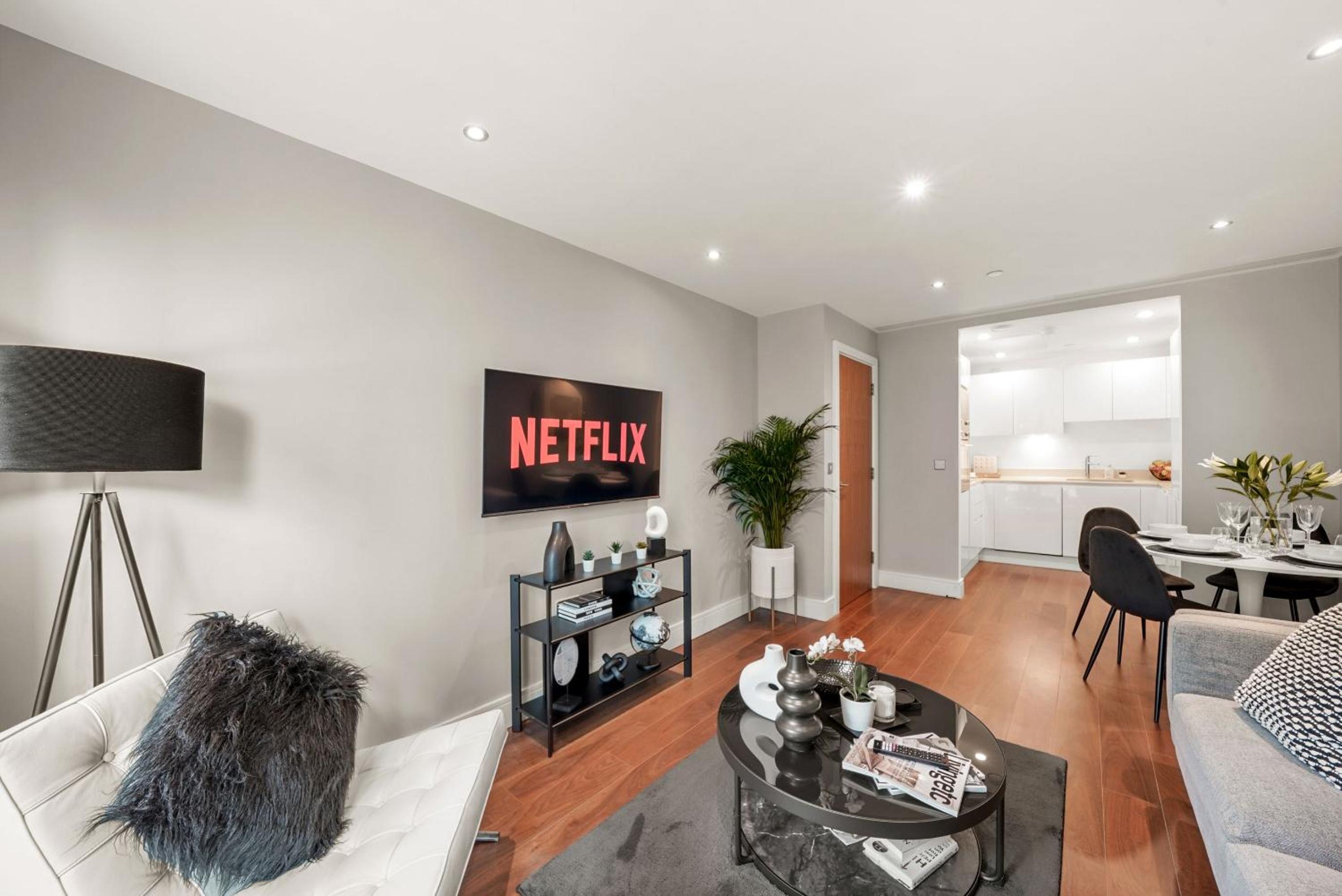 Luxury 1 bed flat, minutes from Canary Wharf and South Quay Station