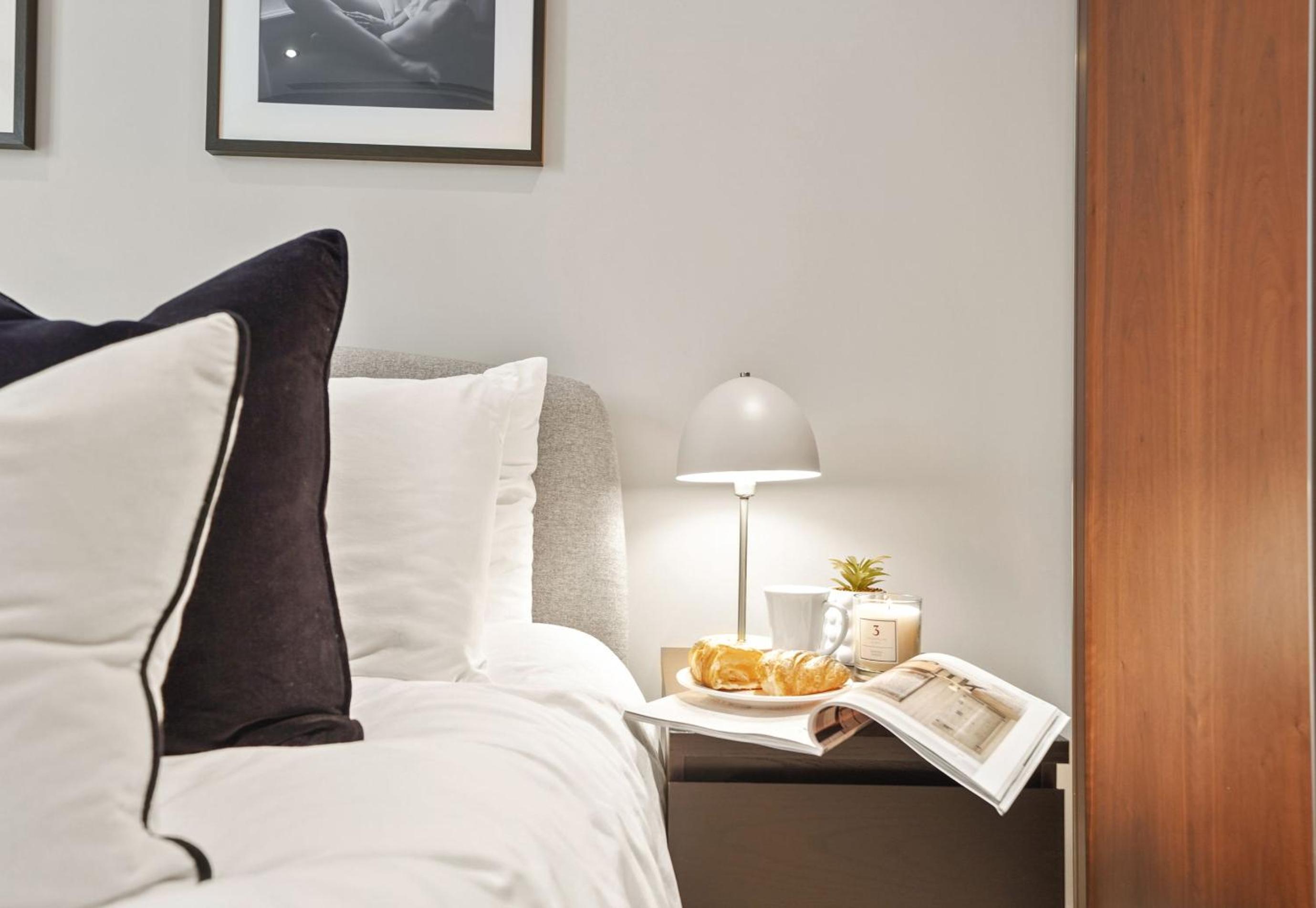 Luxury 1 bed flat, minutes from Canary Wharf and South Quay Station