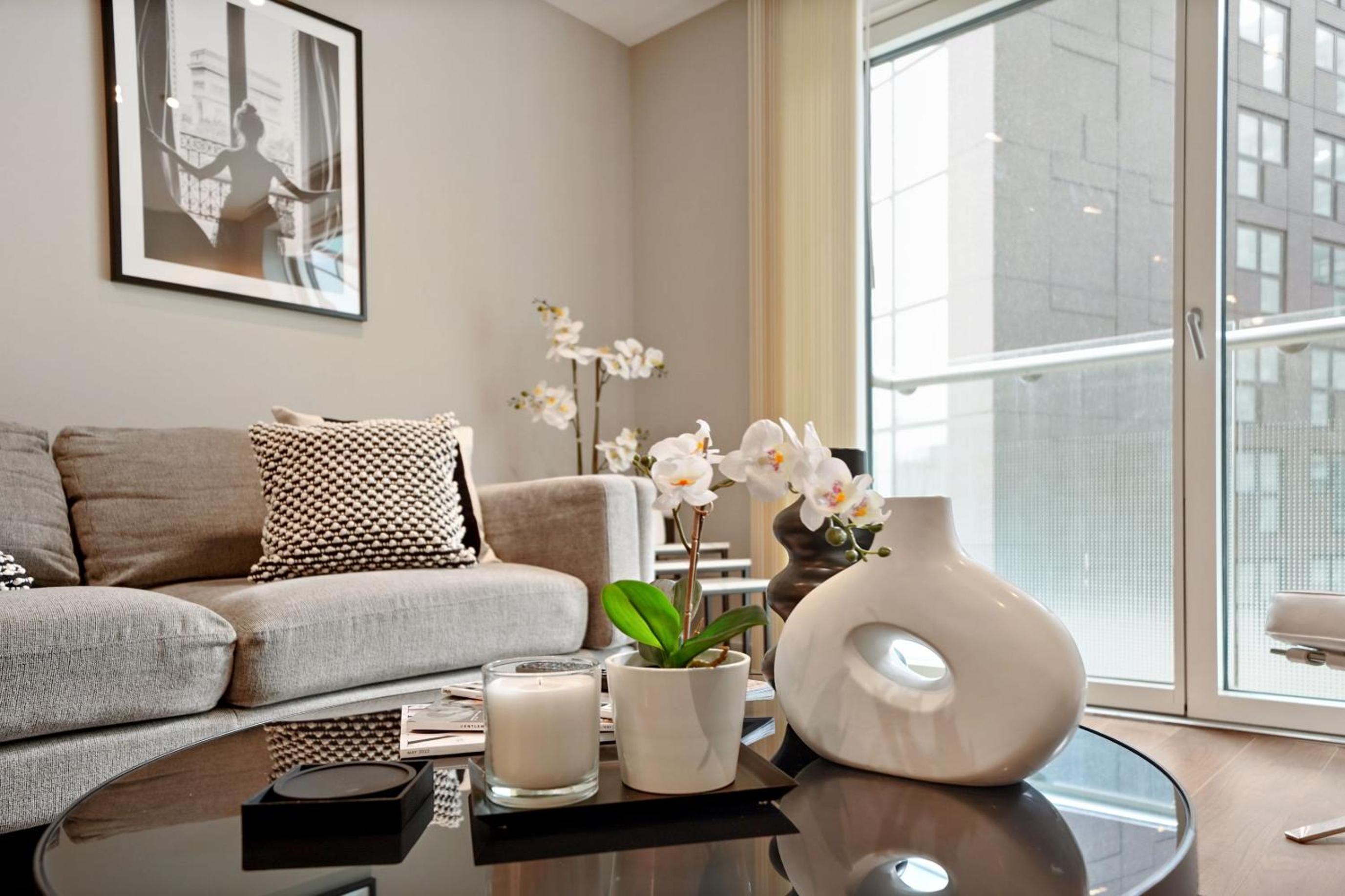 Luxury 1 bed flat, minutes from Canary Wharf and South Quay Station