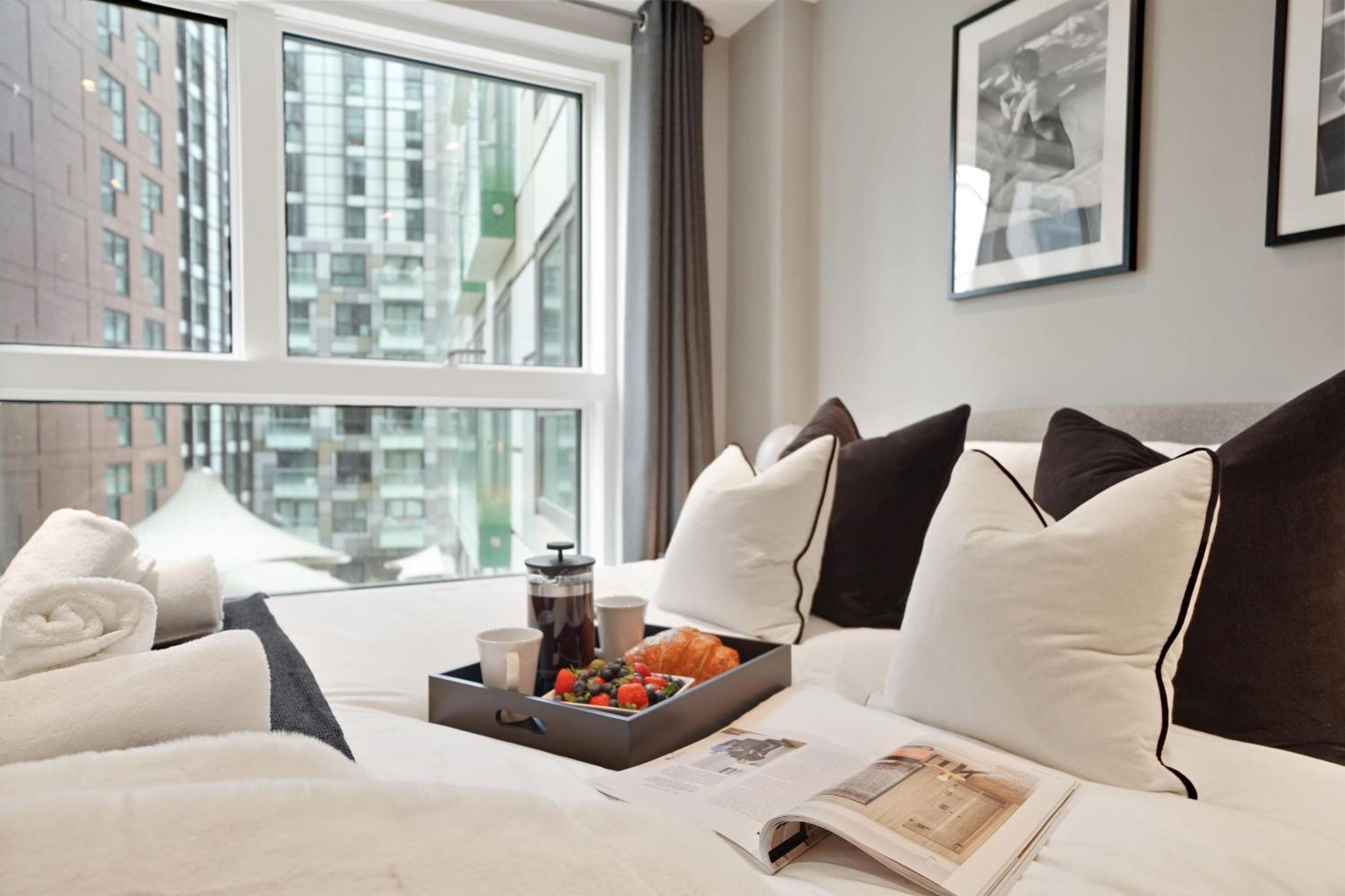 Luxury 1 bed flat, minutes from Canary Wharf and South Quay Station