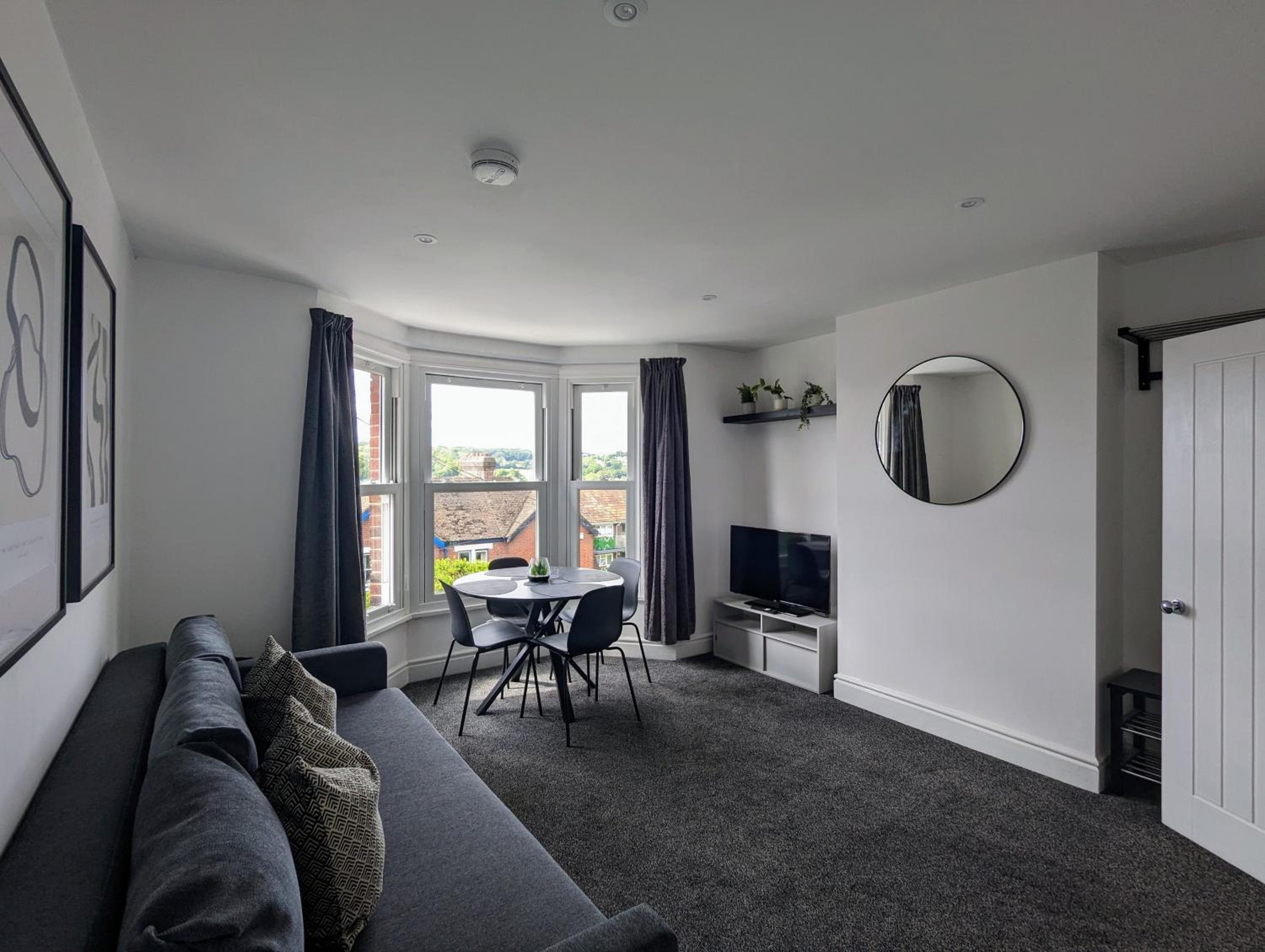 Conegra Road by Wycombe Apartments view 2