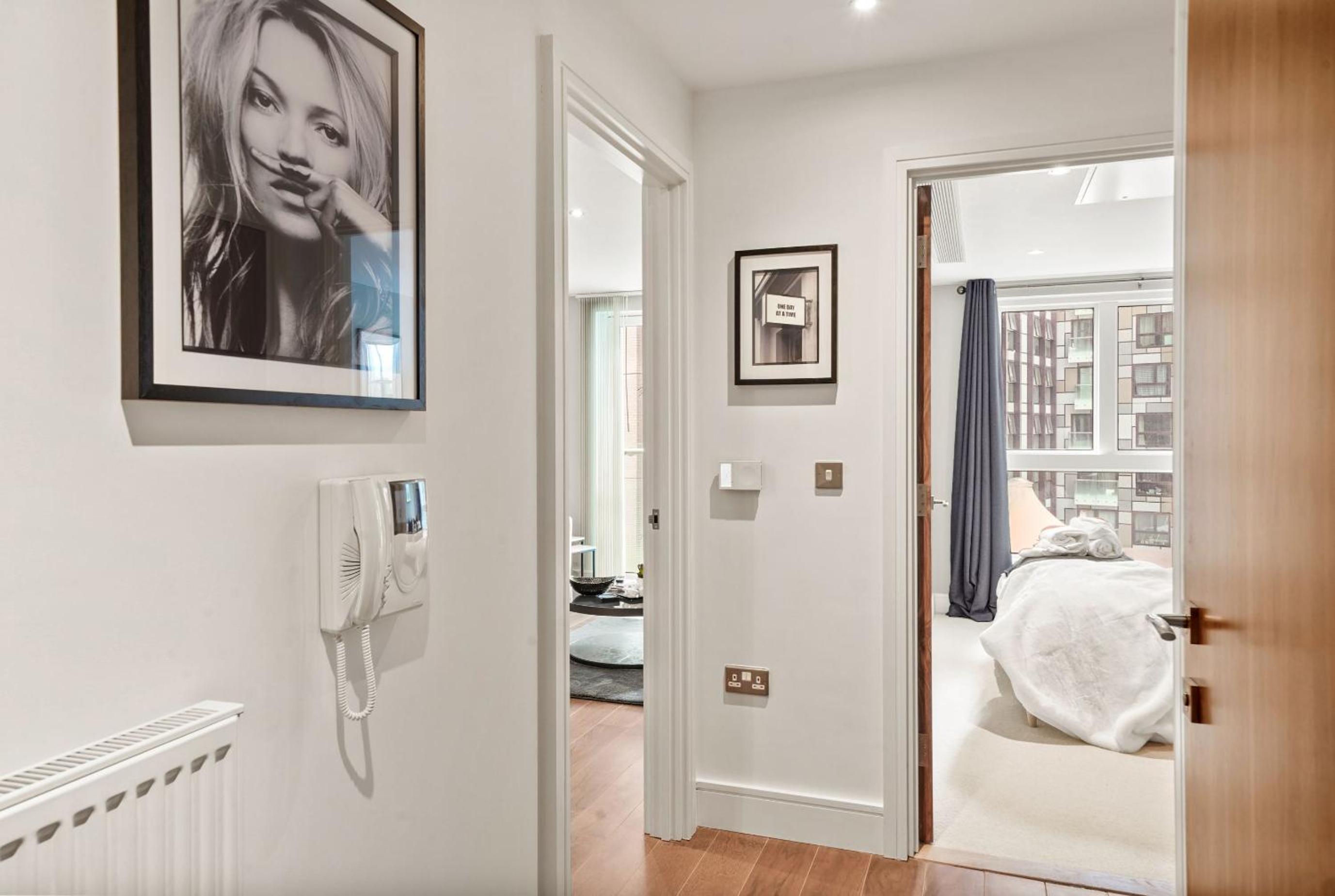 Luxury 1 bed flat, minutes from Canary Wharf and South Quay Station