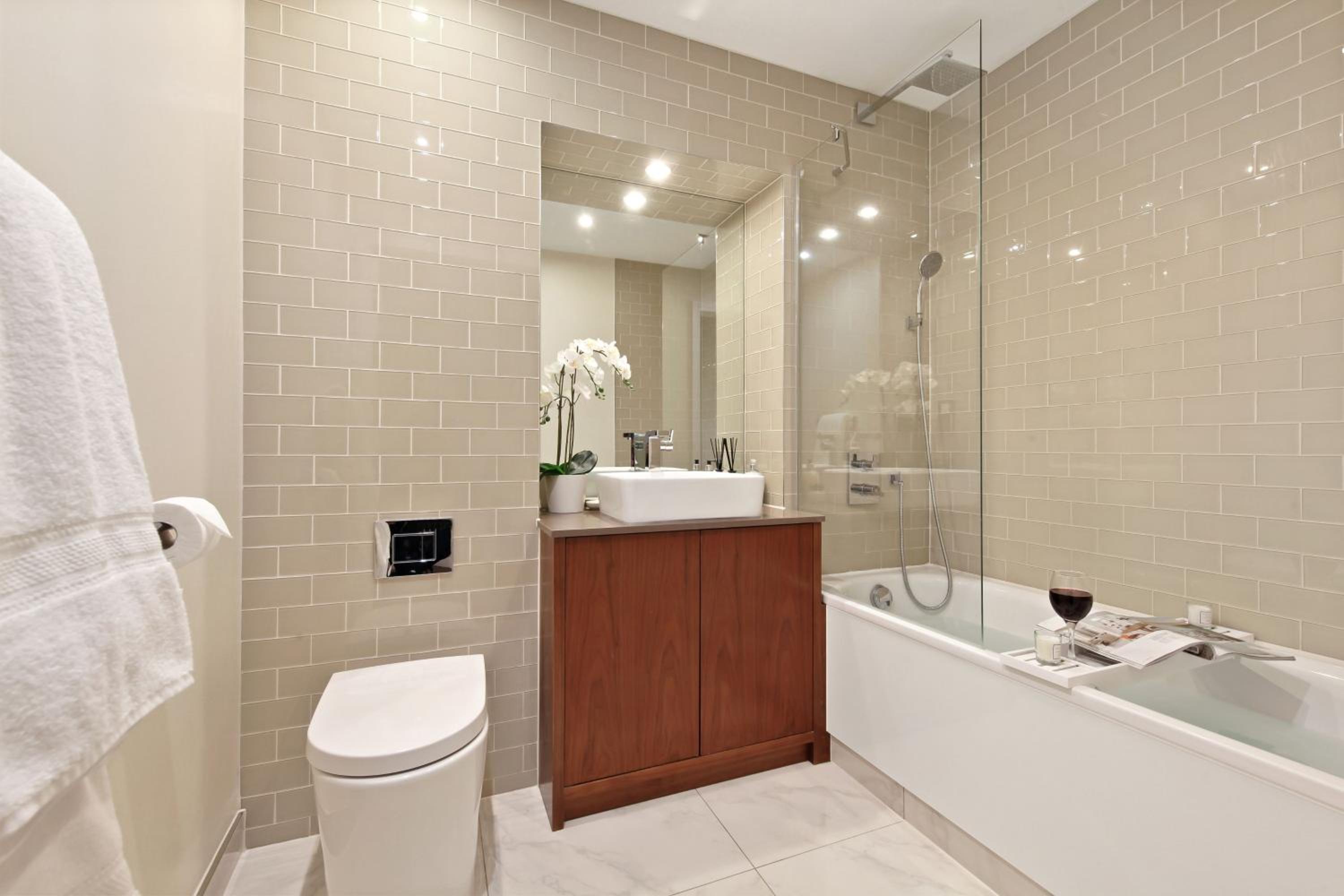 Luxury 1 bed flat, minutes from Canary Wharf and South Quay Station